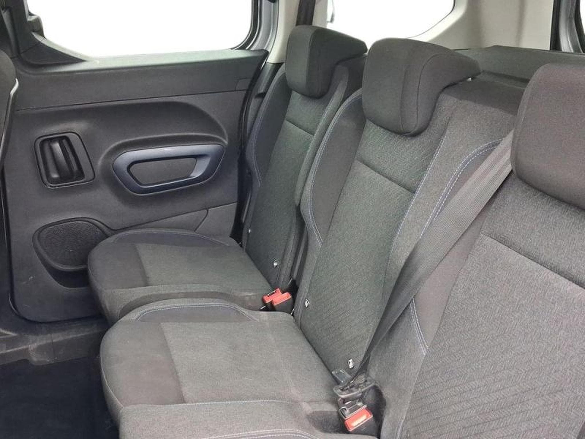 PEUGEOT Rifter 1.2 PureTech 130ch S&S Standard Allure Pack EAT8 (2021) - Photo 7