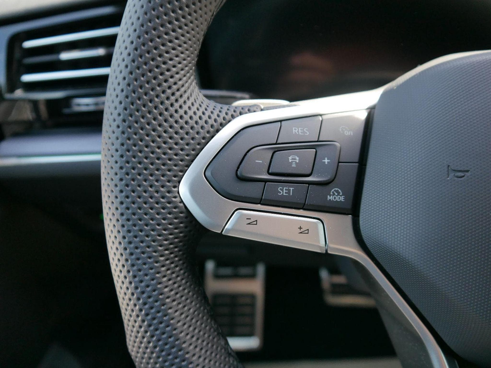 VW Touareg FINAL-EDITION (2026) - Photo 12