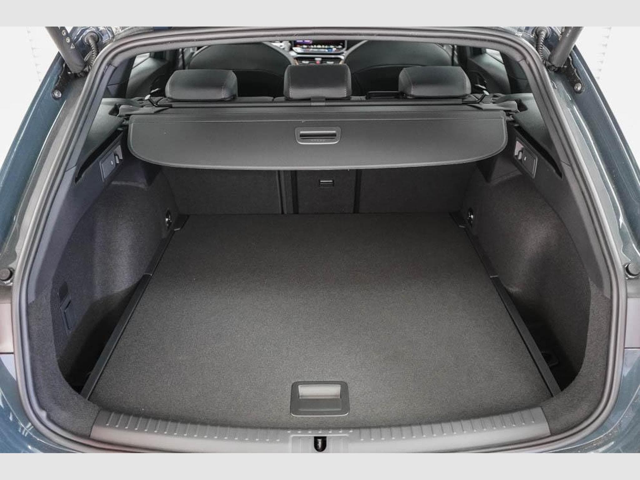 Cupra Leon ST 1,5 eTSI (2026) - Photo 17