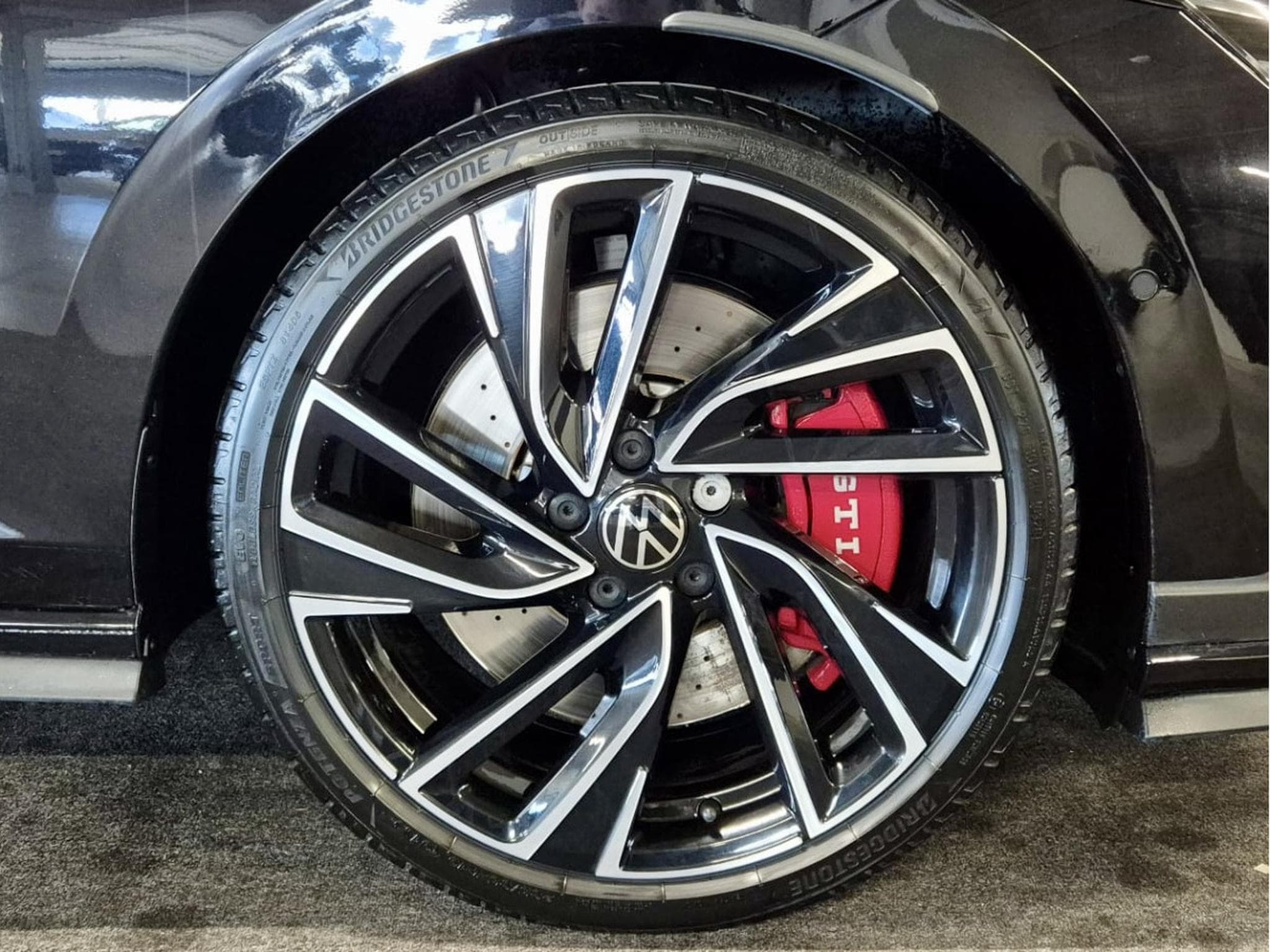 VW Golf GTI 2.0 TSI 300 CLUBSPORT BLACK STYLE HEAD UP HARMAN KARDON (2023) - Photo 13