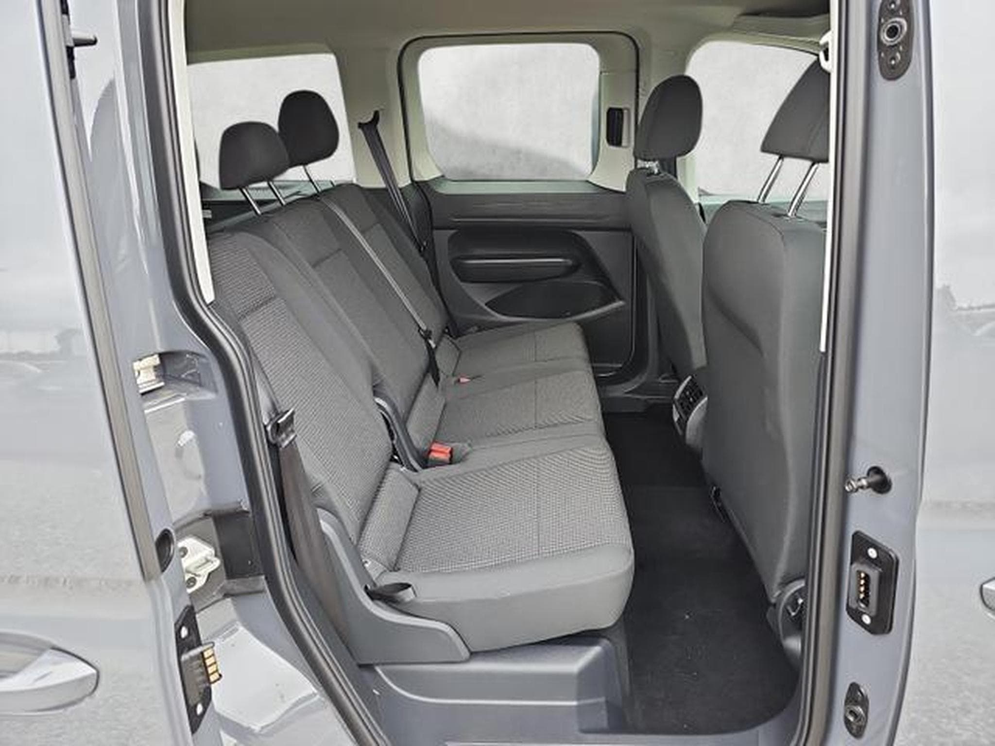 VW Caddy Basis (2026) - Photo 13