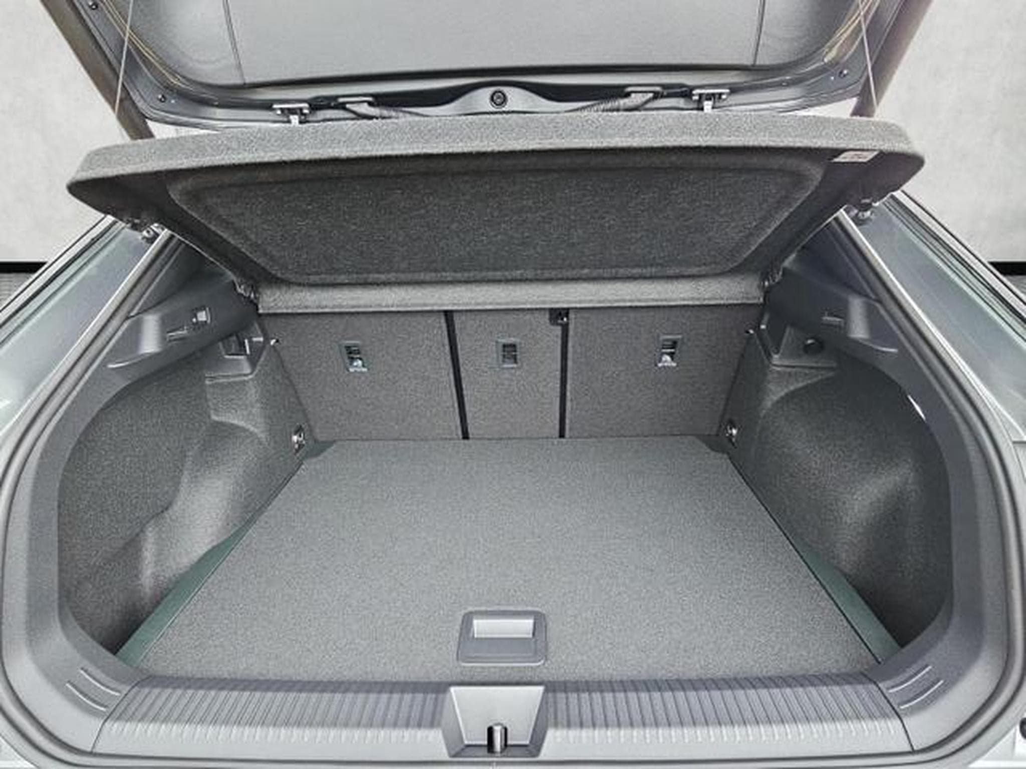 VW T-Roc 1.5 eTSI 110 kW R-Line (2026) - Photo 14