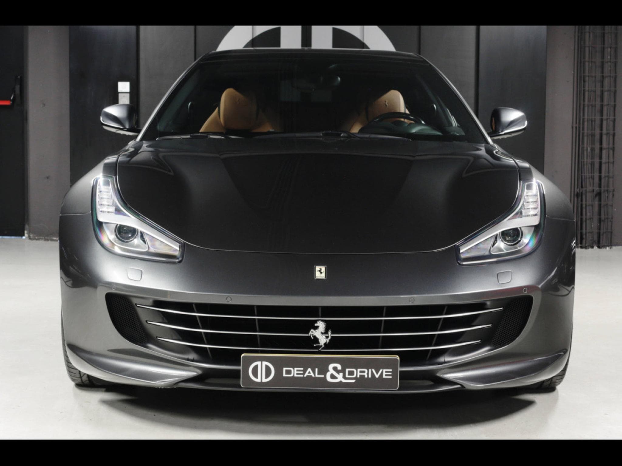 Ferrari GTC4 Lusso V8 T 3.9 (611 CH) – GRIGIO SILVERSTONE (2018) - Photo 5