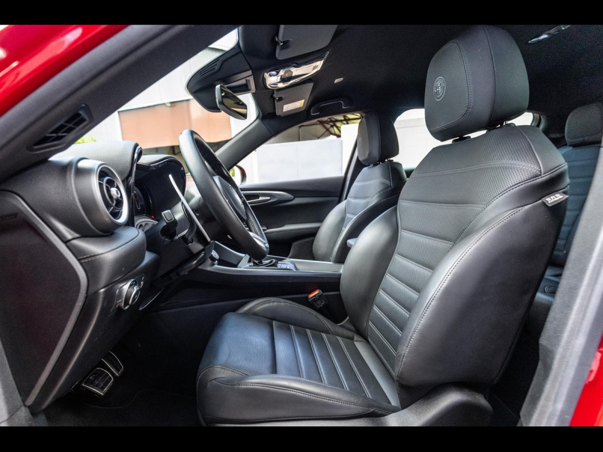 Alfa-Romeo Tonale VELOCE 1.5 MILD-HYBRID TCT – ROSSO ALFA (2023) - Photo 11