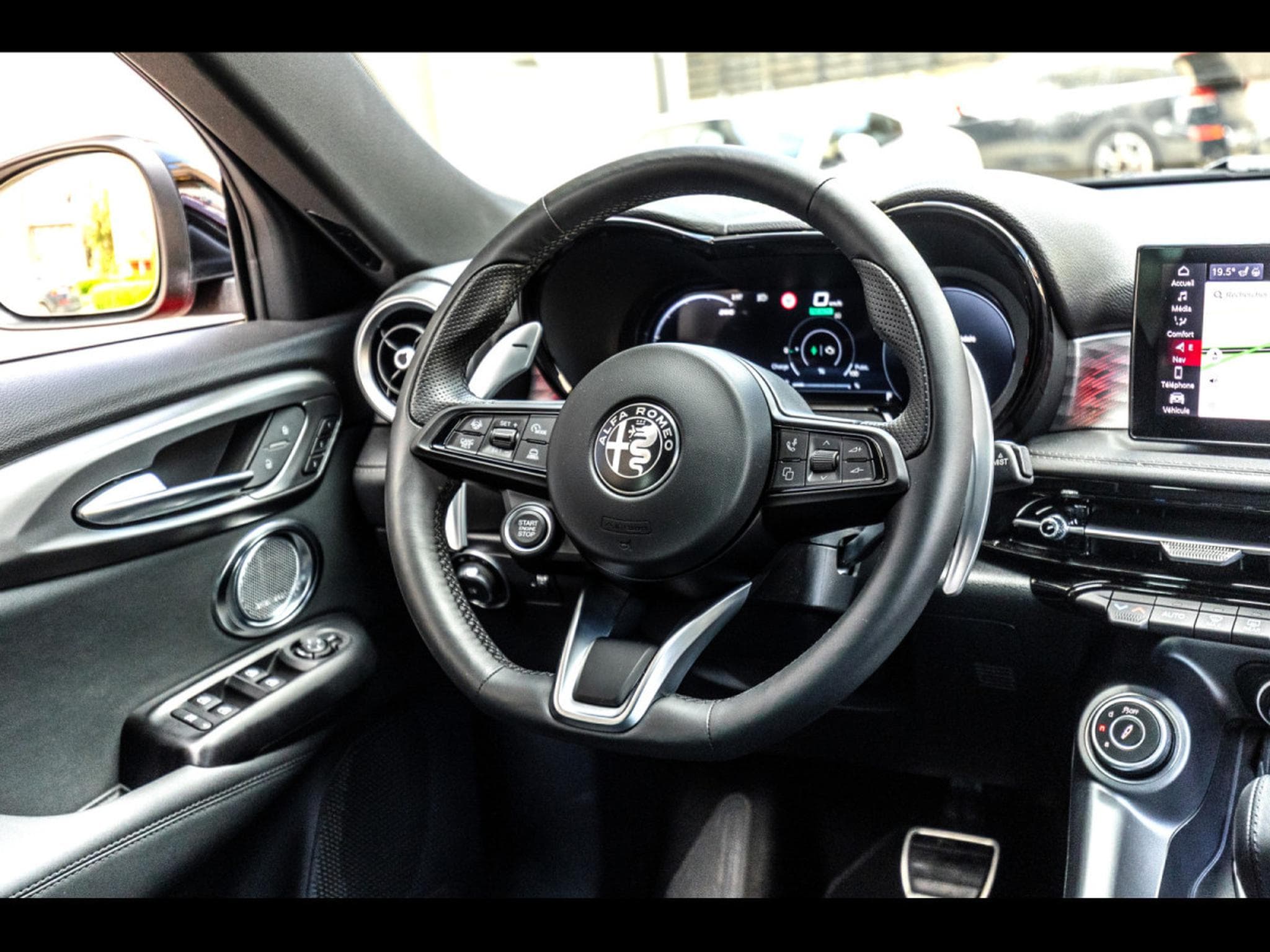 Alfa-Romeo Tonale VELOCE 1.5 MILD-HYBRID TCT – ROSSO ALFA (2023) - Photo 20
