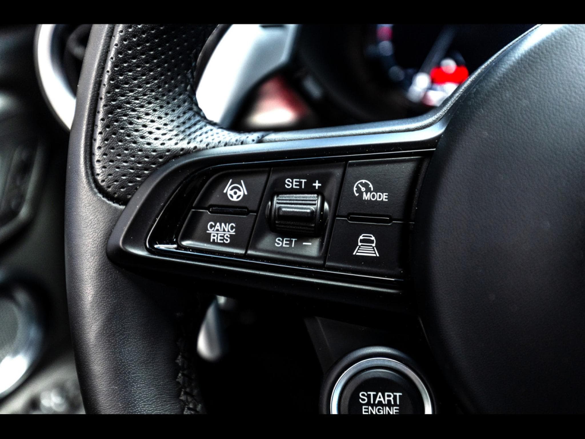 Alfa-Romeo Tonale VELOCE 1.5 MILD-HYBRID TCT – ROSSO ALFA (2023) - Photo 22