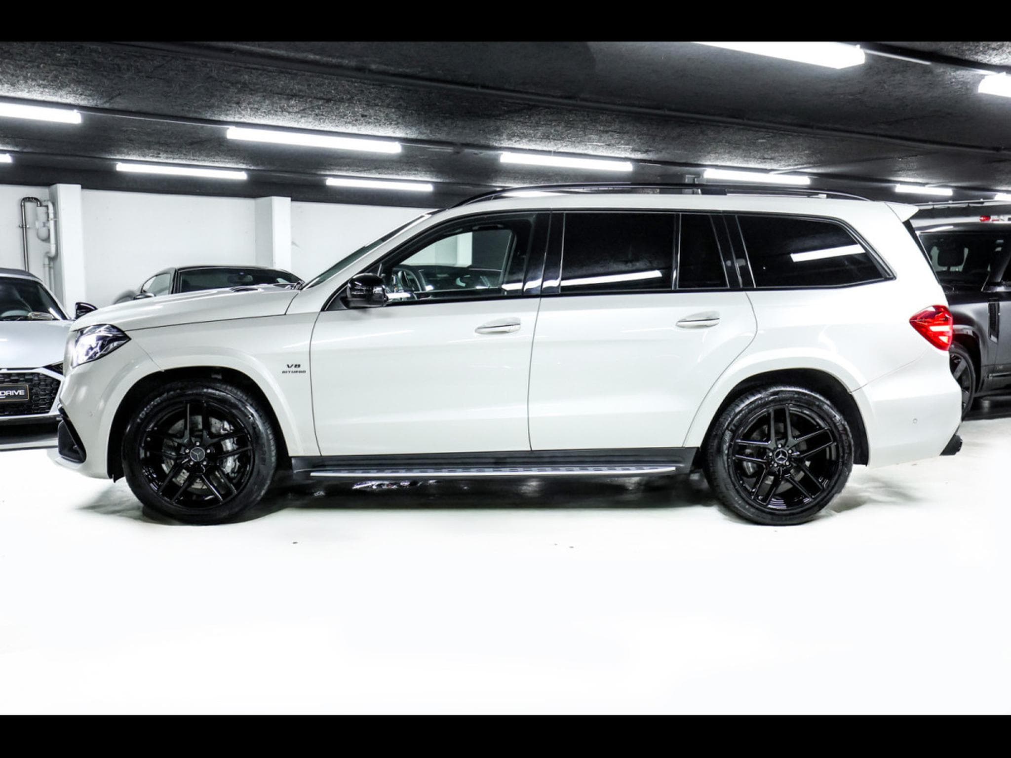 Mercedes GLS 63 AMG V8 5.5 4MATIC 7 PLACES - DIAMOND WHITE METALLIC DESIGNO (2018) - Photo 2