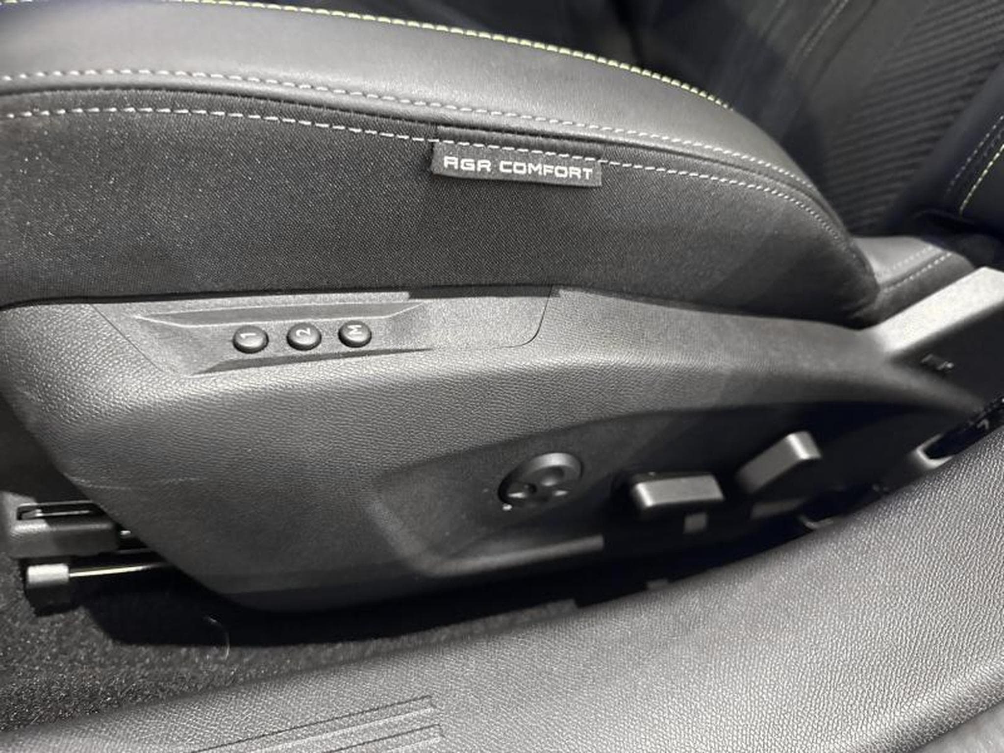 Peugeot 308 GT 130EAT8 (2023) - Photo 22