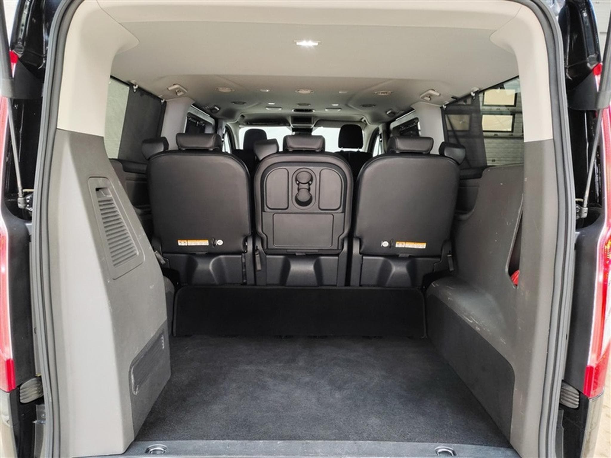 Ford Tourneo 2.0 TDCi L2H1 mHEV Sport S/S (EU6.2) (2020) - Photo 14