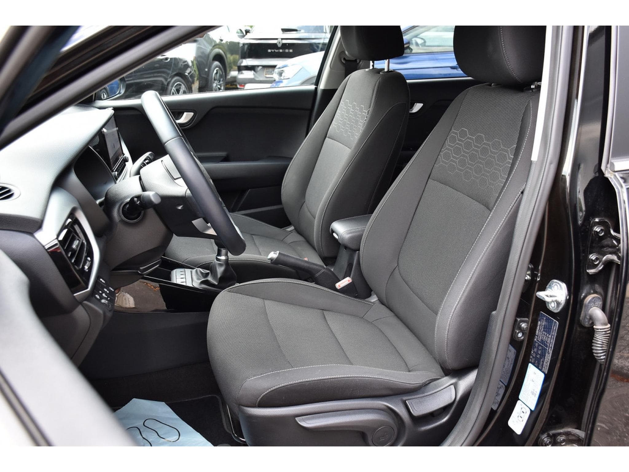 Kia Rio 1.2i Pulse REGUL GPS LANE CAM 1° MAIN (2023) - Photo 6