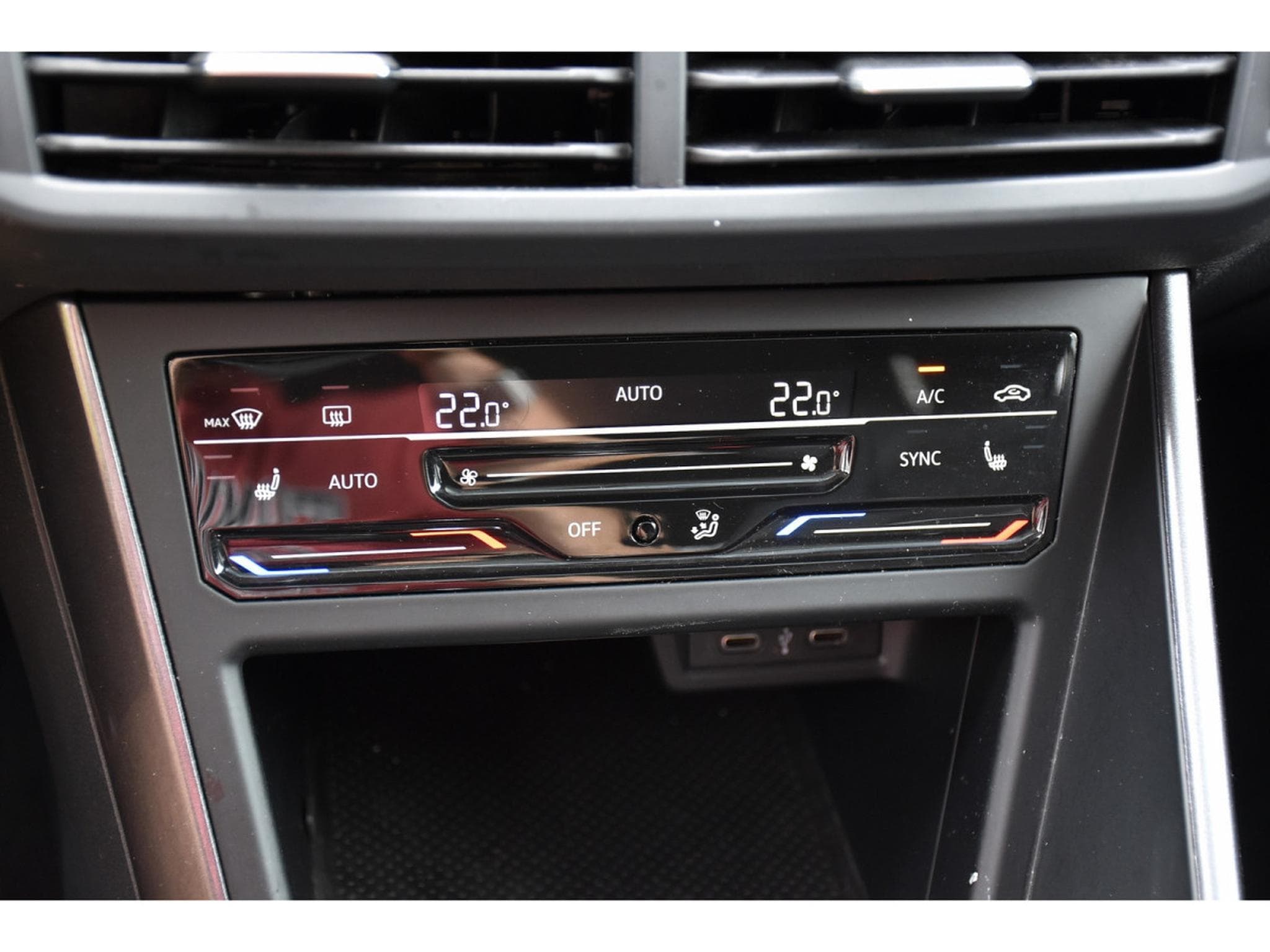 VW Taigo 1.0 TSI Style DSG TO ACC TRAVEL LED ATT RMQ JA17 (2022) - Photo 17