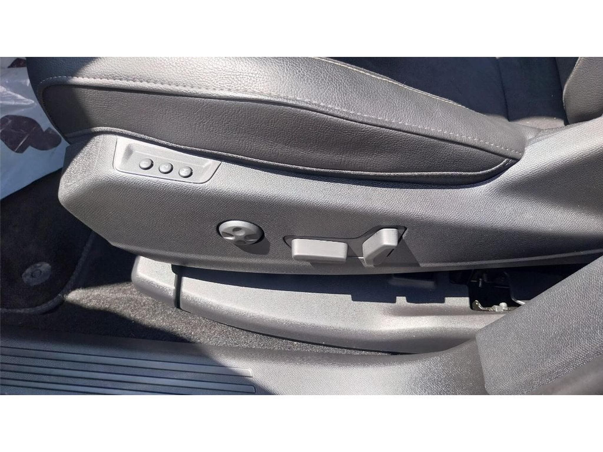 DS Automobiles DS7 1.5 HDI Performance Line EAT8 (2025) - Photo 17
