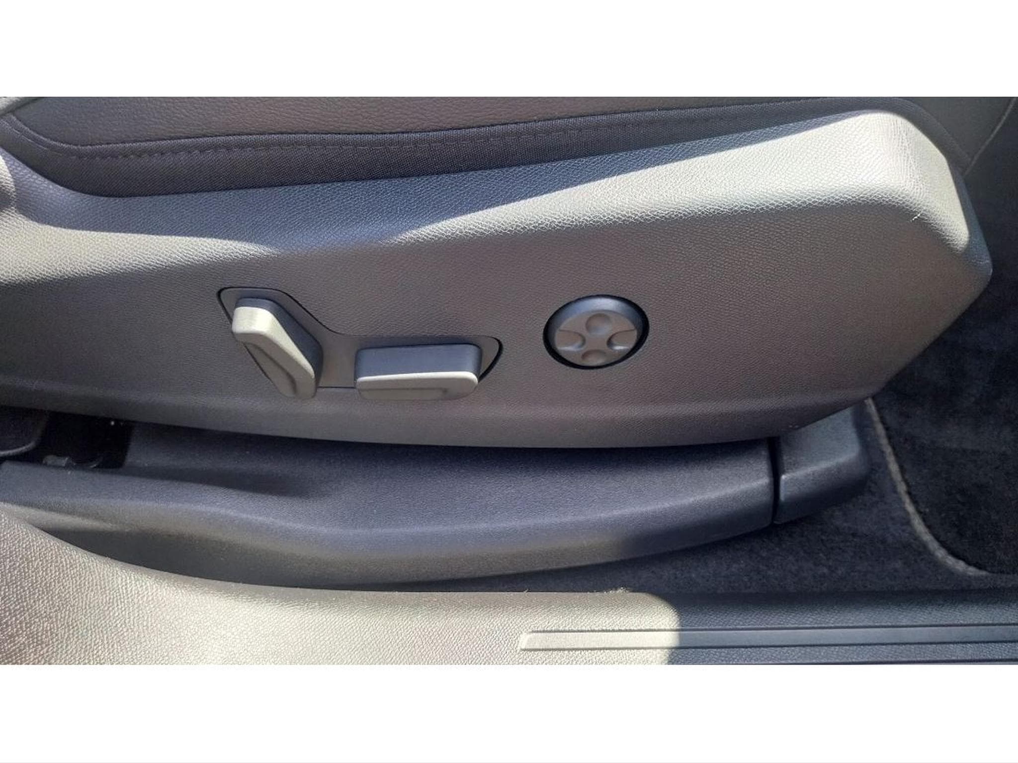 DS Automobiles DS7 1.5 HDI Performance Line EAT8 (2025) - Photo 18