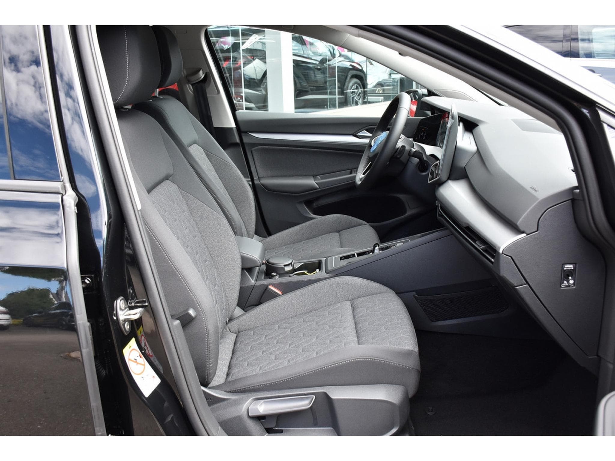 VW Golf 1.5 eTSI DSG ACC TRAVEL SG CHFF CAM NEUVE (2026) - Photo 7