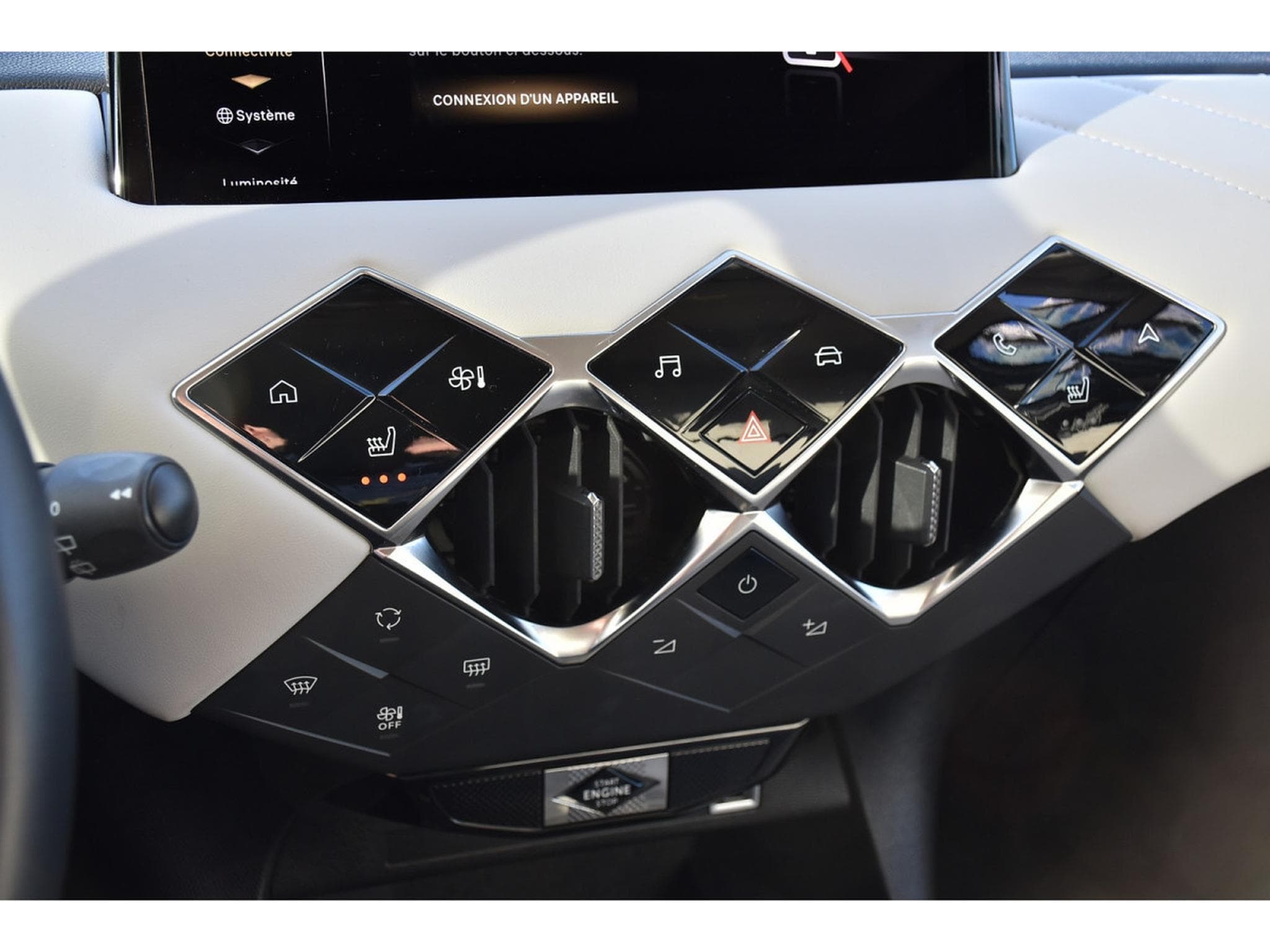 DS Automobiles DS3 1.2 PureTech EAT8 Rivoli CUIR GPS CAM LANE SIDE FOCAL 1°MAIN (2023) - Photo 18
