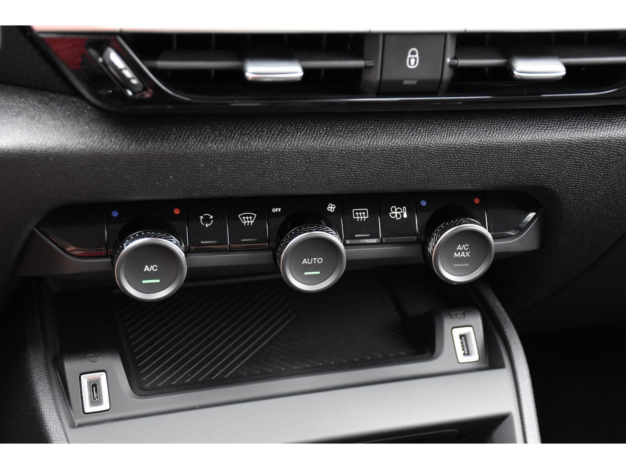 Citroën C4 X 1.2 MHEV 145 e-DCS6 Max ACC SIDE LANE GPS CAM 1° MAIN (2025) - Photo 21