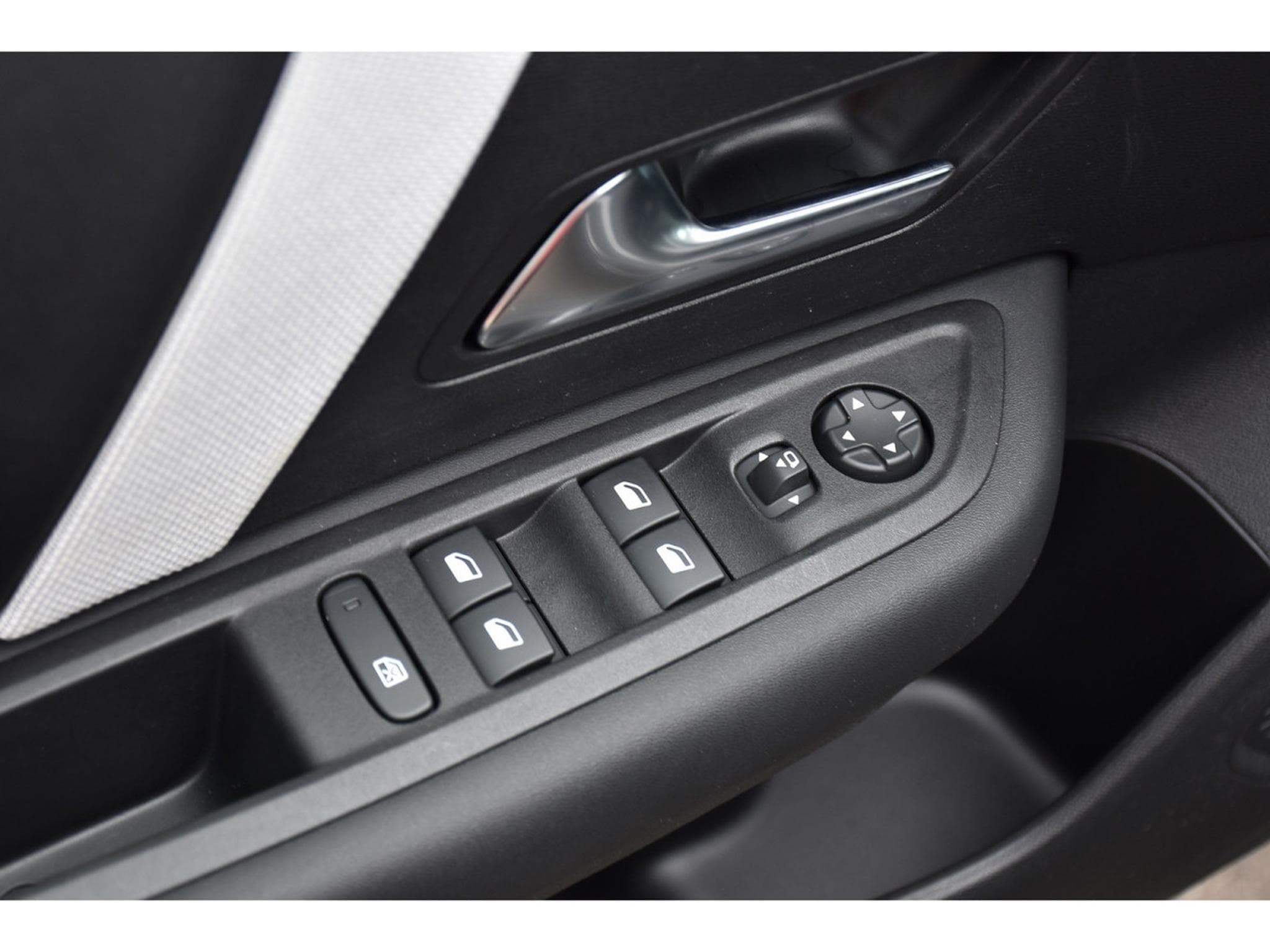 Citroën C4 X 1.2 MHEV 145 e-DCS6 Max ACC SIDE LANE GPS CAM 1° MAIN (2025) - Photo 24