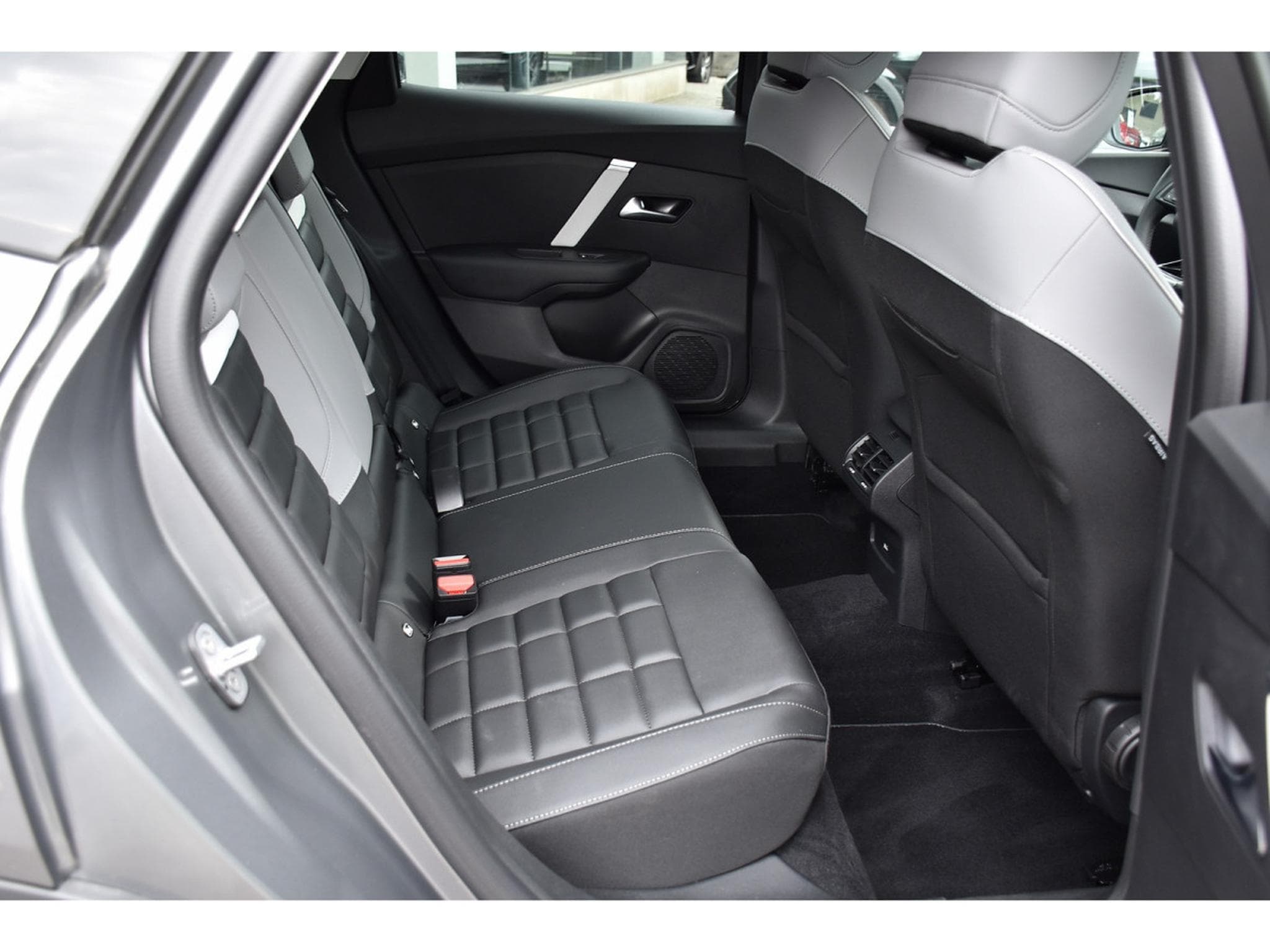 Citroën C4 X 1.2 MHEV 145 e-DCS6 Max ACC SIDE LANE GPS CAM 1° MAIN (2025) - Photo 8