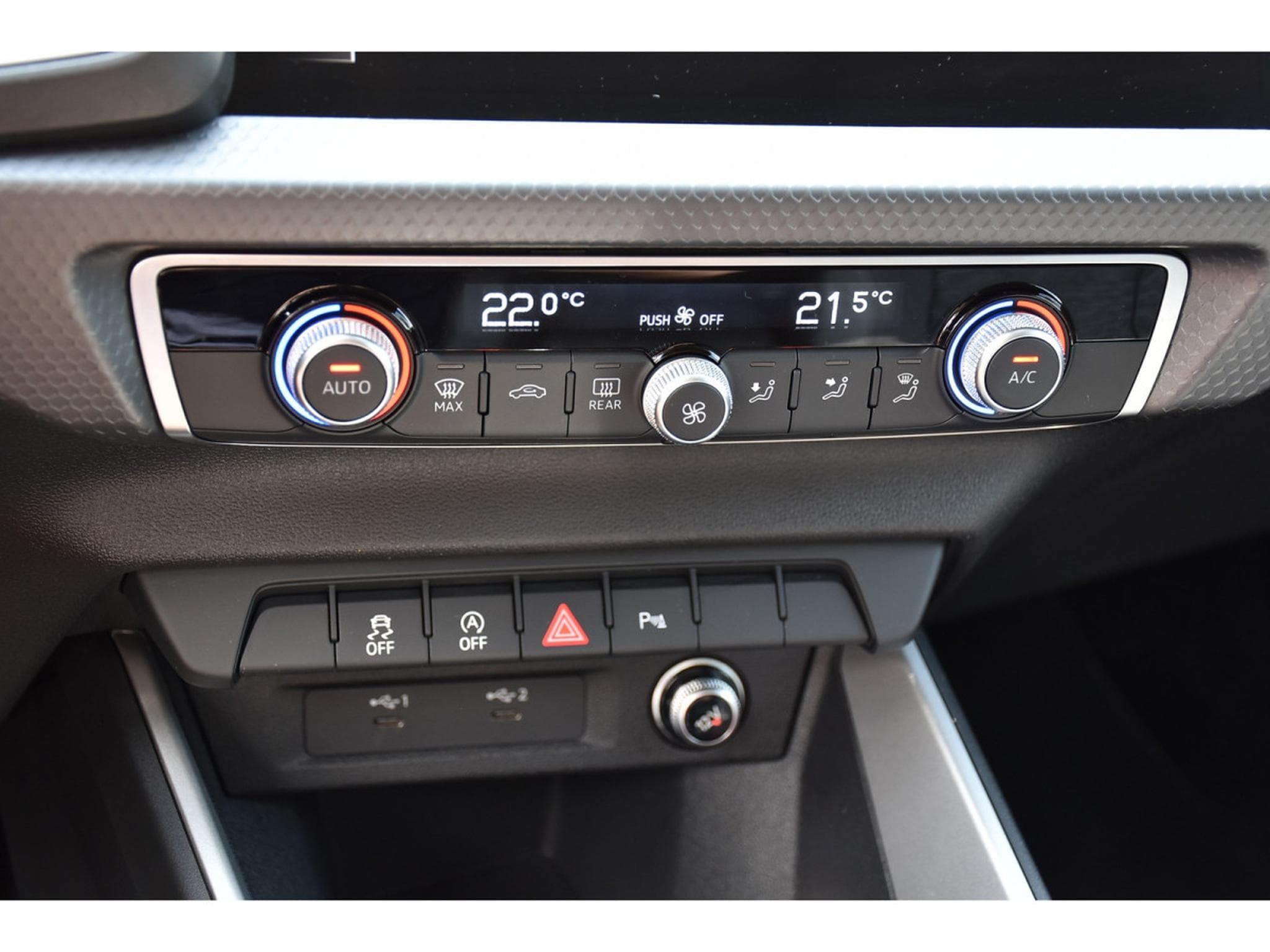 Audi A1 Sportback 30 TFSI S-Line S-Tronic Adrenalin Black Edition (2025) - Photo 17