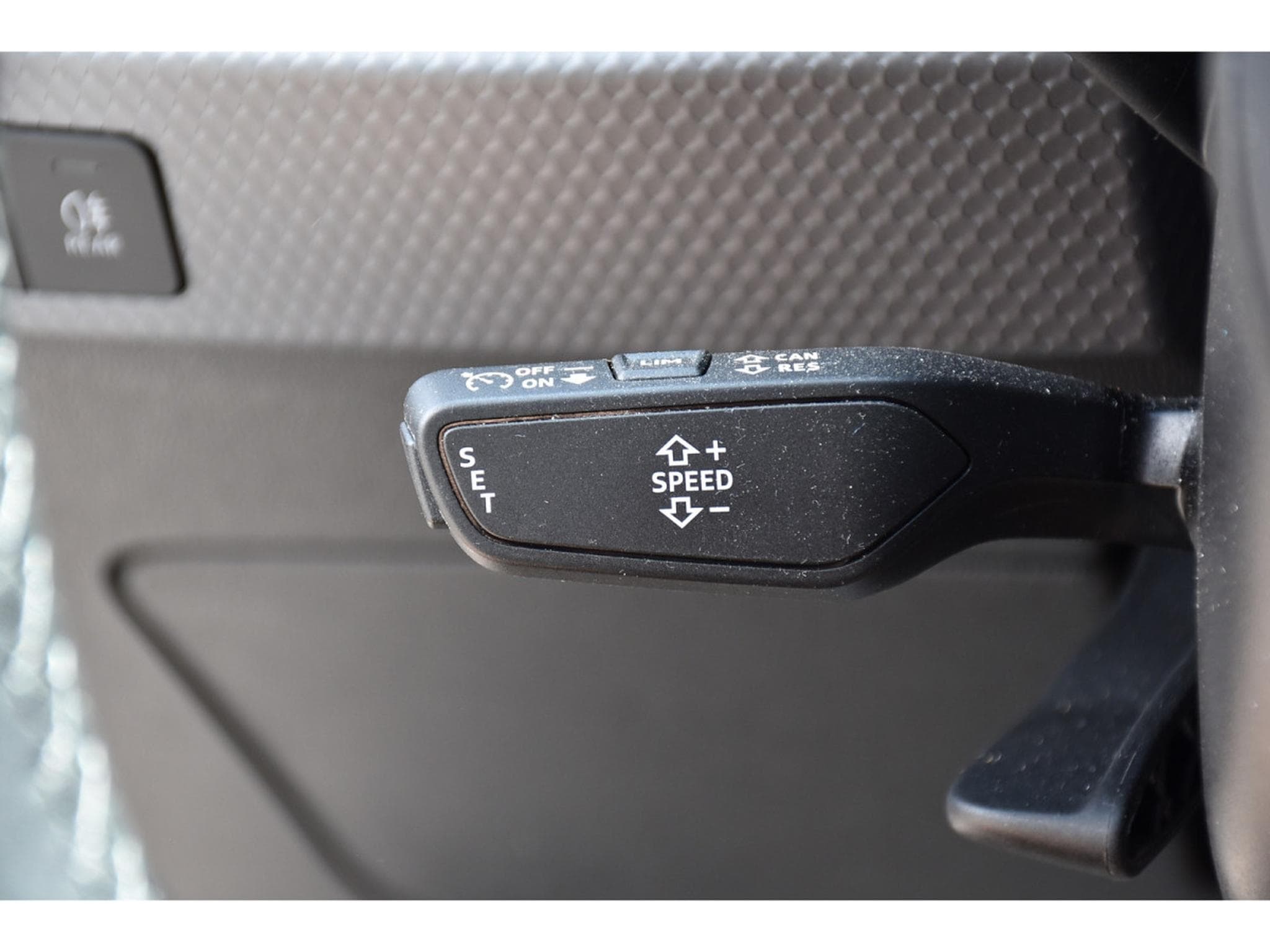 Audi A1 Sportback 30 TFSI S-Line S-Tronic Adrenalin Black Edition (2025) - Photo 19