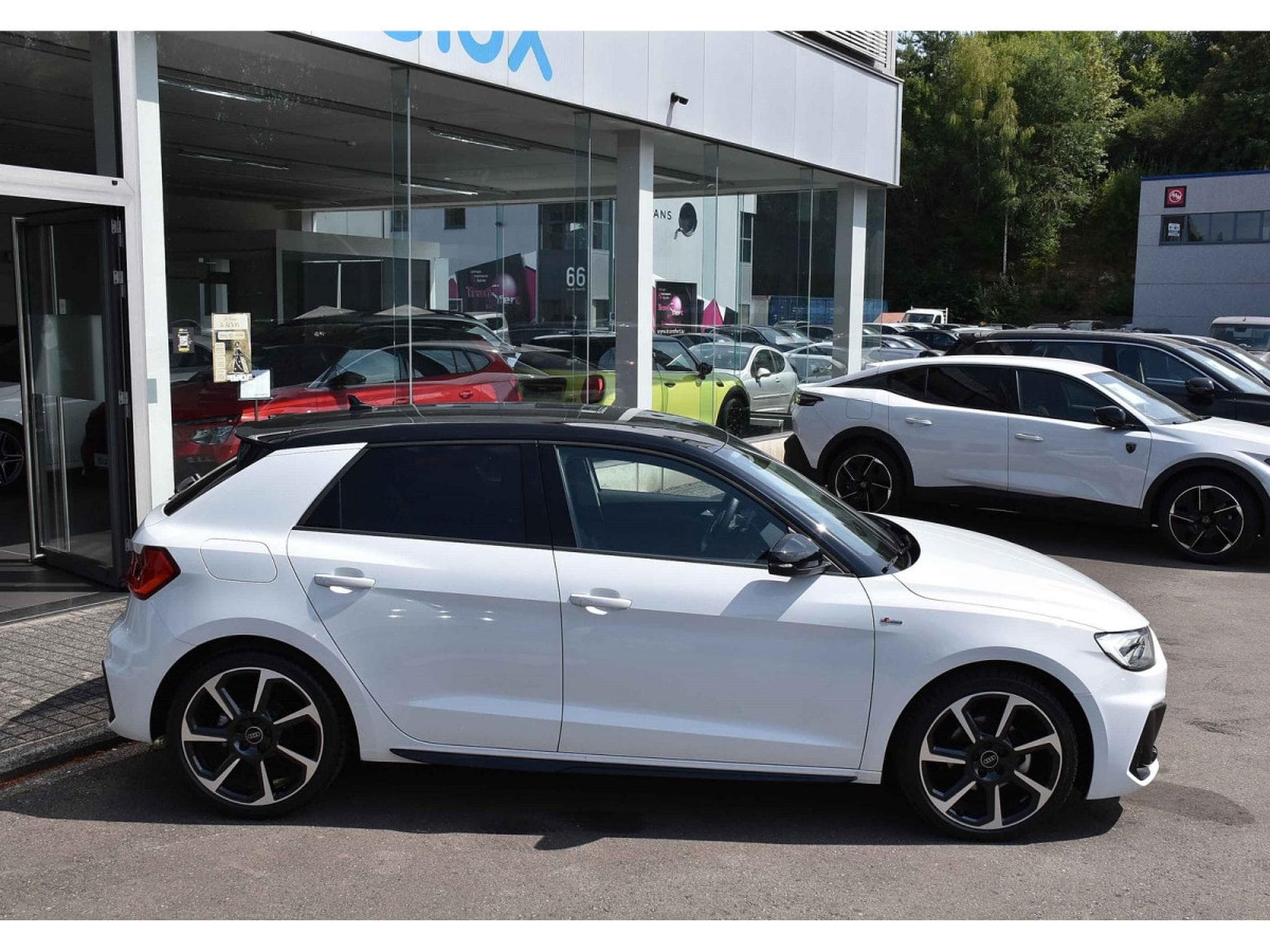 Audi A1 Sportback 30 TFSI S-Line S-Tronic Adrenalin Black Edition (2025) - Photo 3