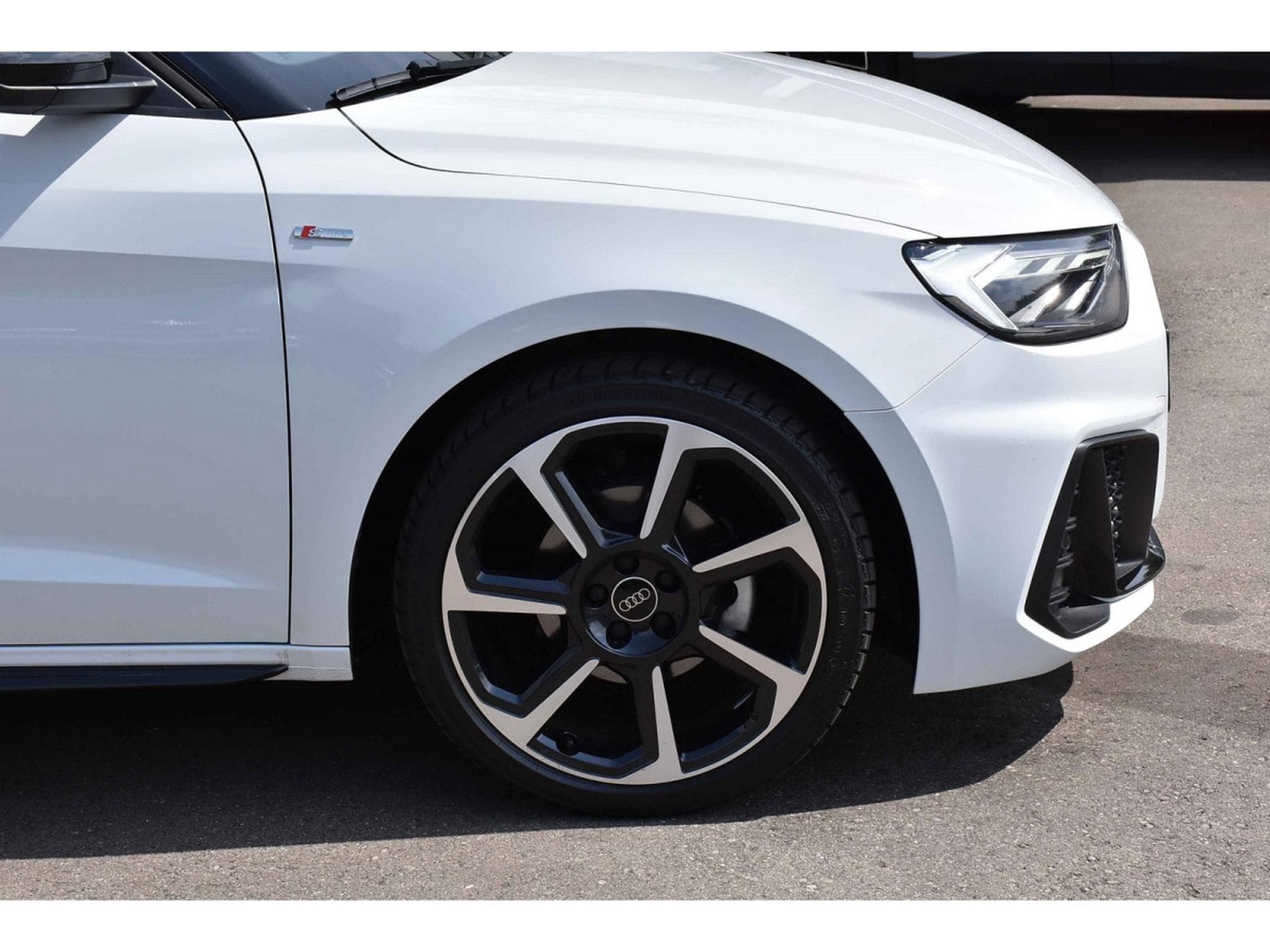 Audi A1 Sportback 30 TFSI S-Line S-Tronic Adrenalin Black Edition (2025) - Photo 5