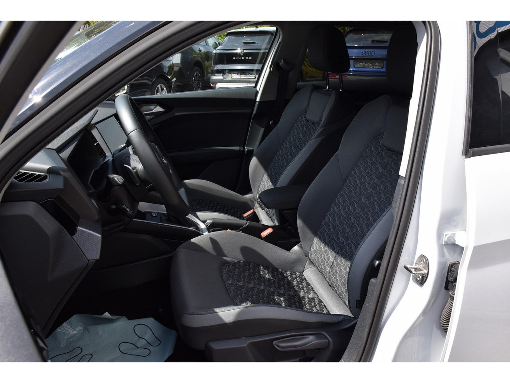 Audi A1 Sportback 30 TFSI S-Line S-Tronic Adrenalin Black Edition (2025) - Photo 6