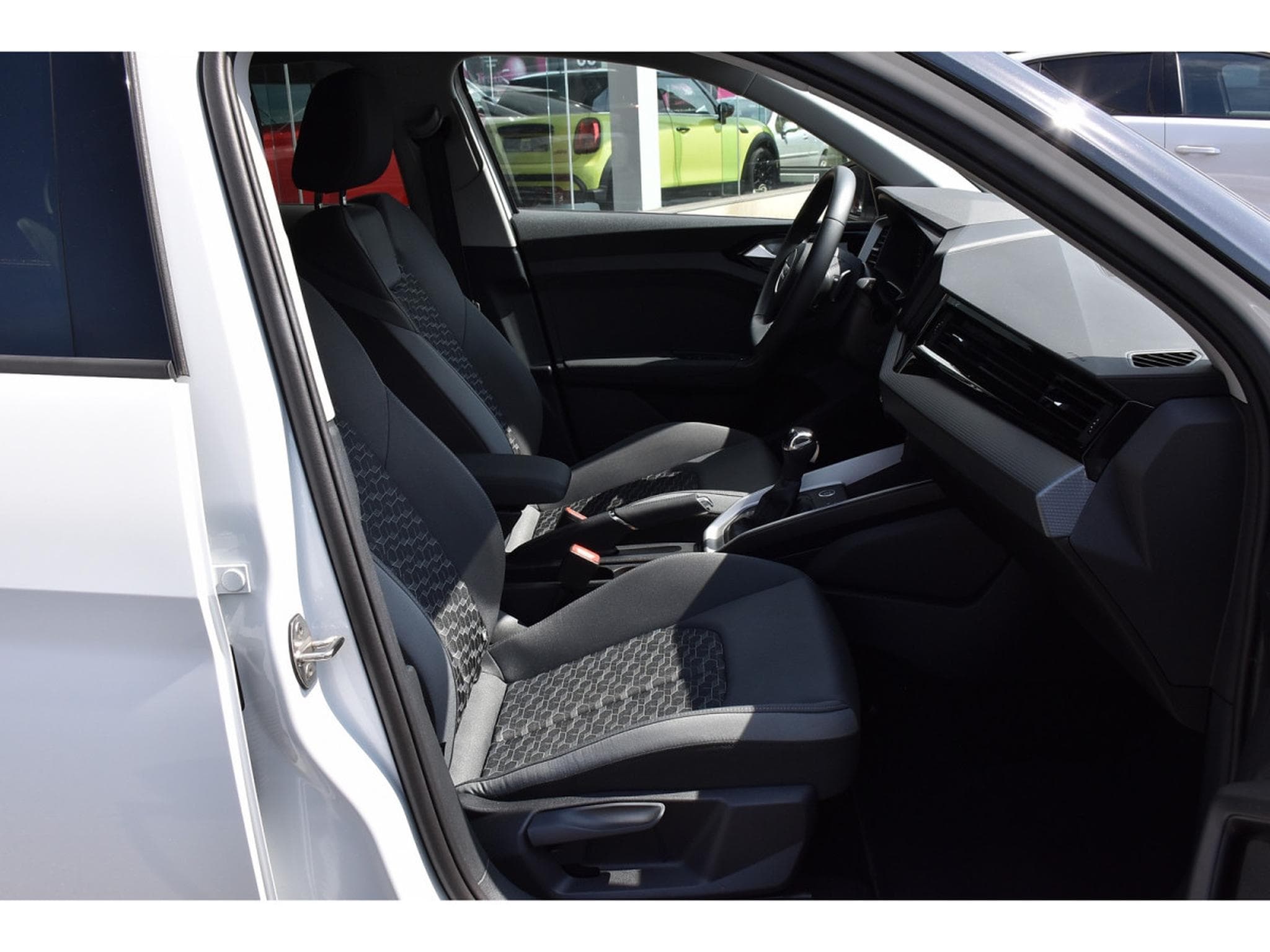 Audi A1 Sportback 30 TFSI S-Line S-Tronic Adrenalin Black Edition (2025) - Photo 7