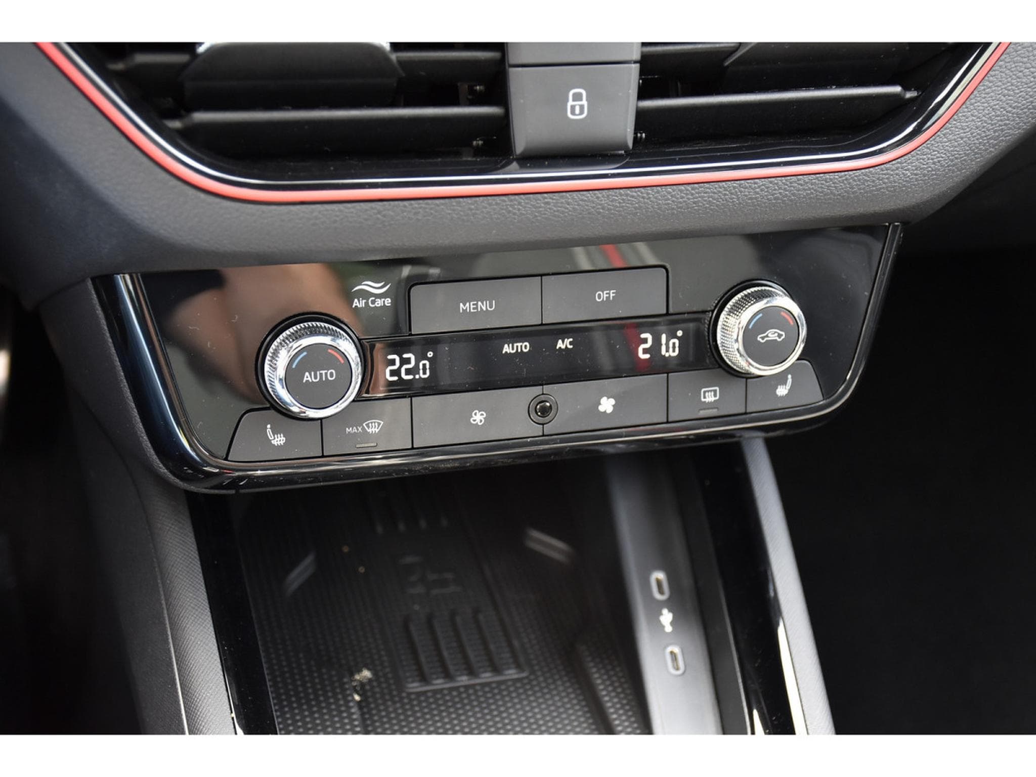 Skoda Kamiq 1.5 TSI Monte Carlo DSG PANO ACC TRAVEL SIDE KESSY NEUF (2026) - Photo 17