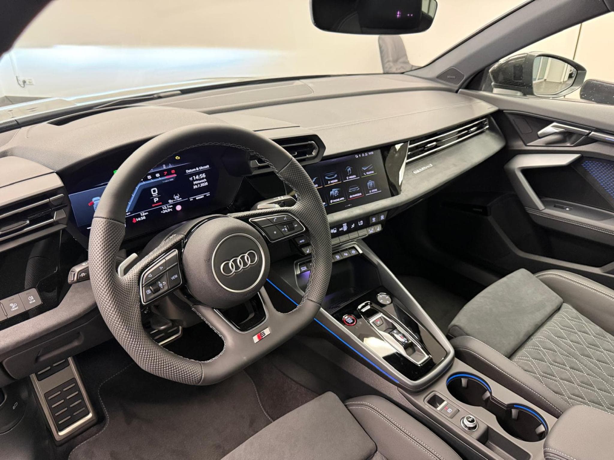 Audi S3 Sportback TFSI 333 CH / 245 kW S tronic quattro (2026) - Photo 4