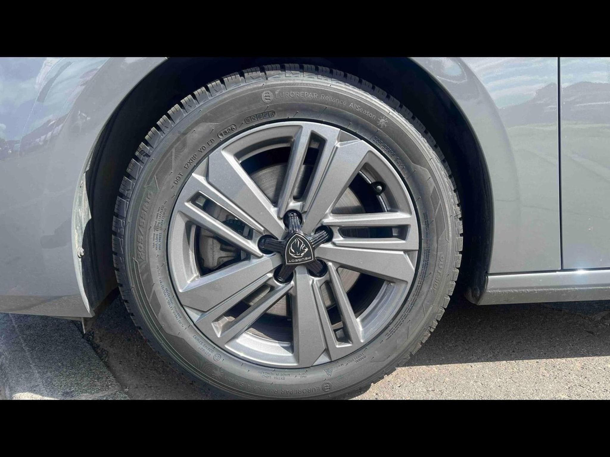 PEUGEOT 308 1.2 Hybrid 136ch Allure e-DCS6 (2024) - Photo 11