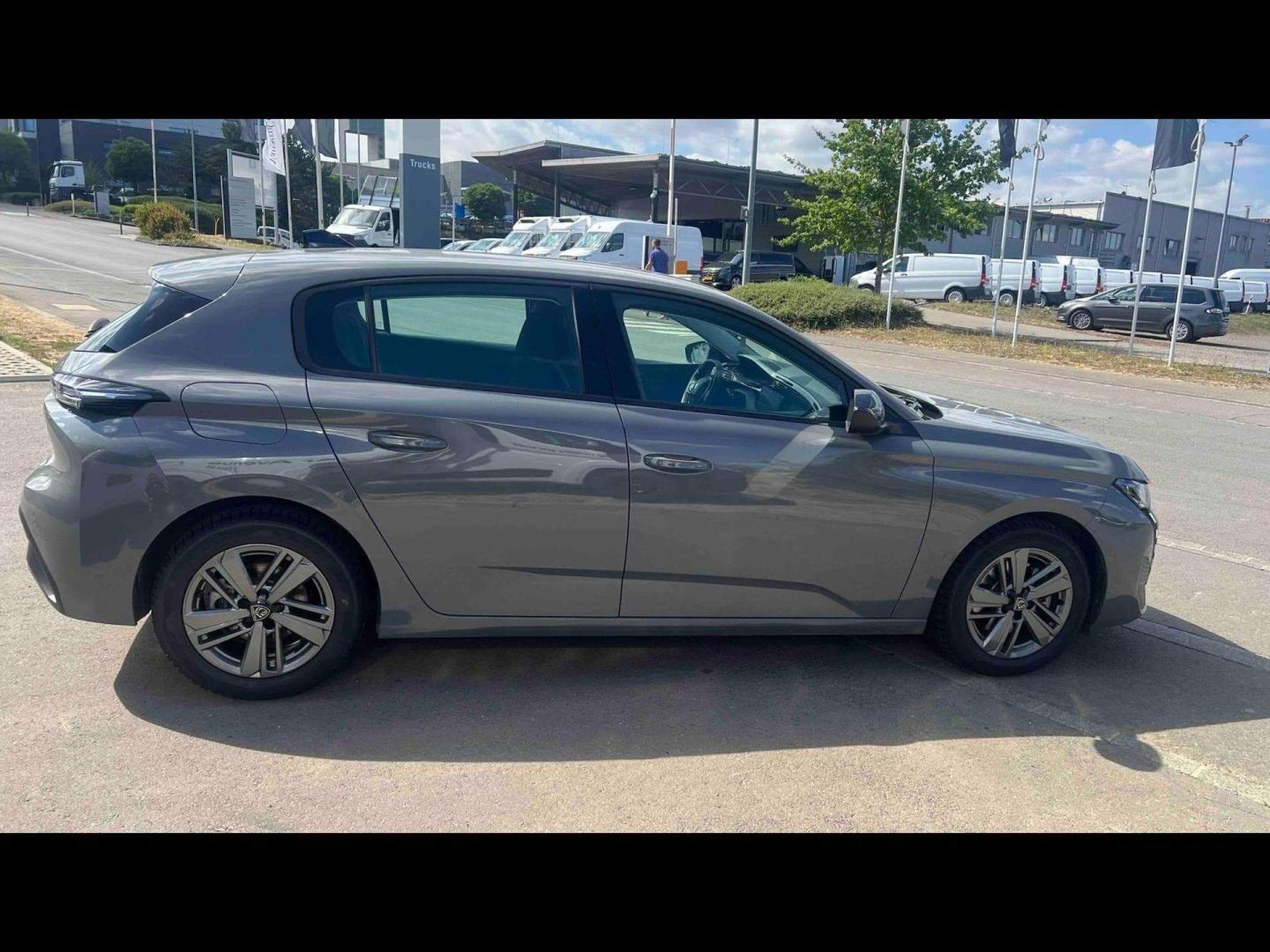 PEUGEOT 308 1.2 Hybrid 136ch Allure e-DCS6 (2024) - Photo 5