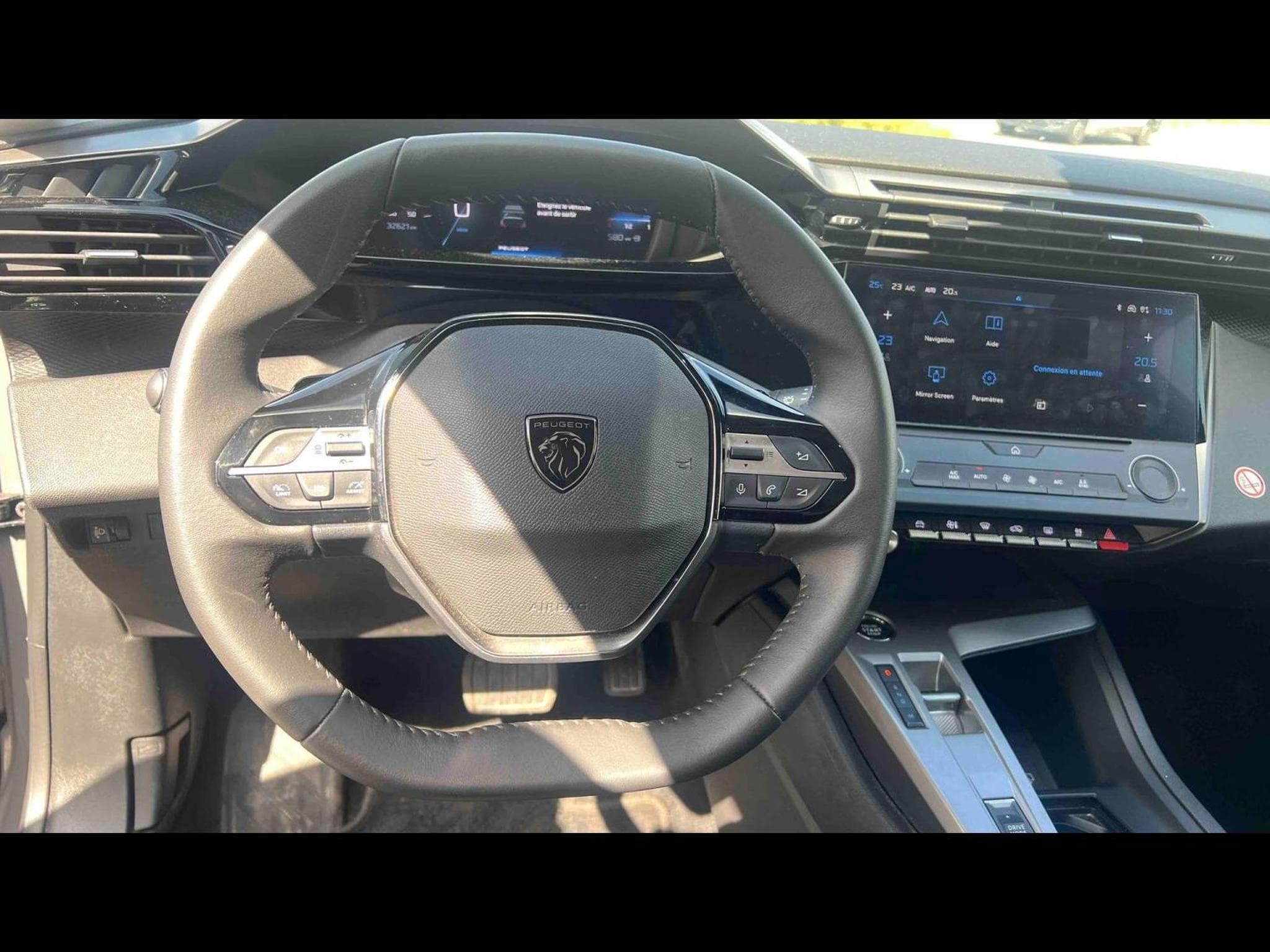 PEUGEOT 308 1.2 Hybrid 136ch Allure e-DCS6 (2024) - Photo 6