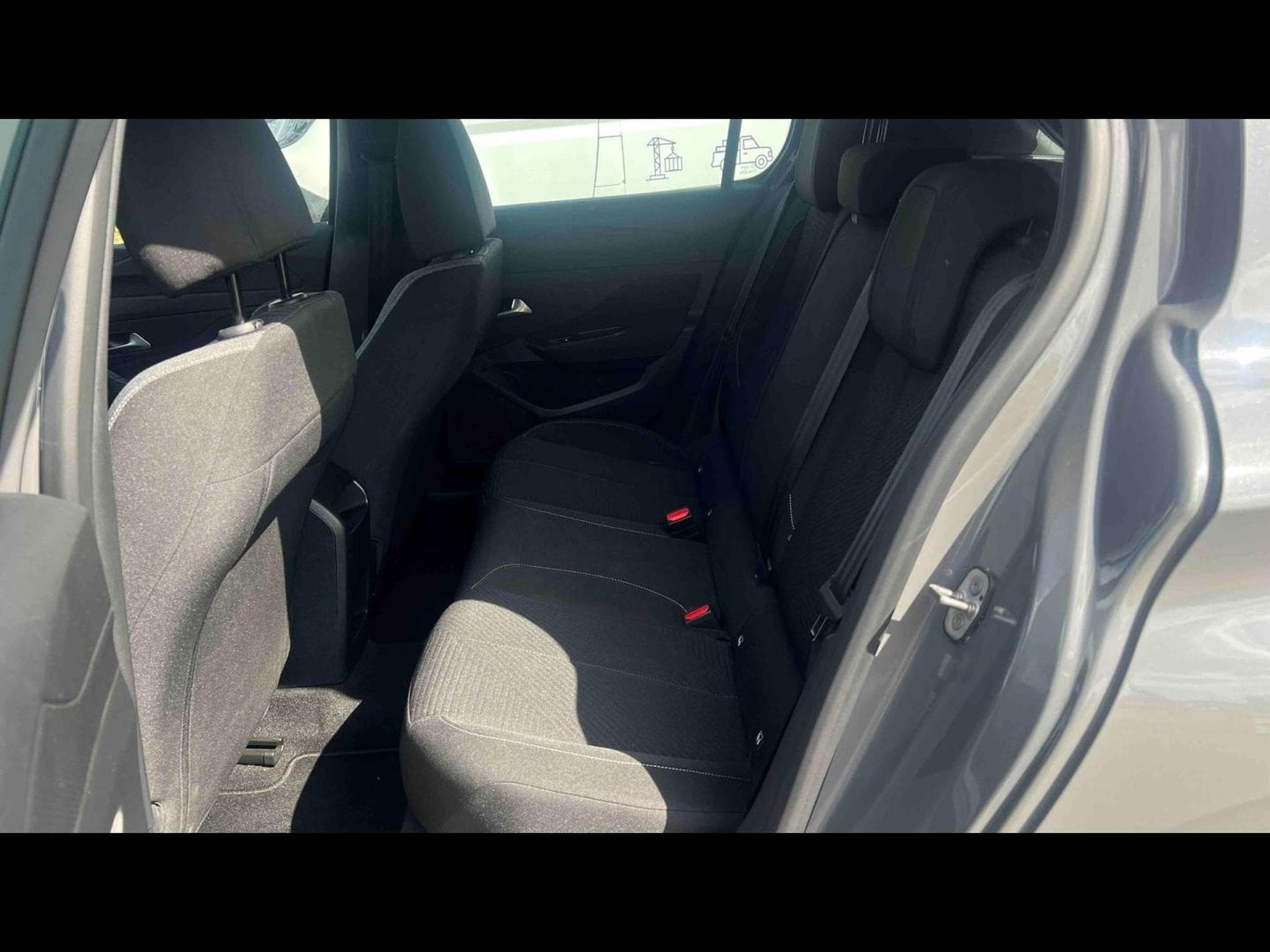 PEUGEOT 308 1.2 Hybrid 136ch Allure e-DCS6 (2024) - Photo 9