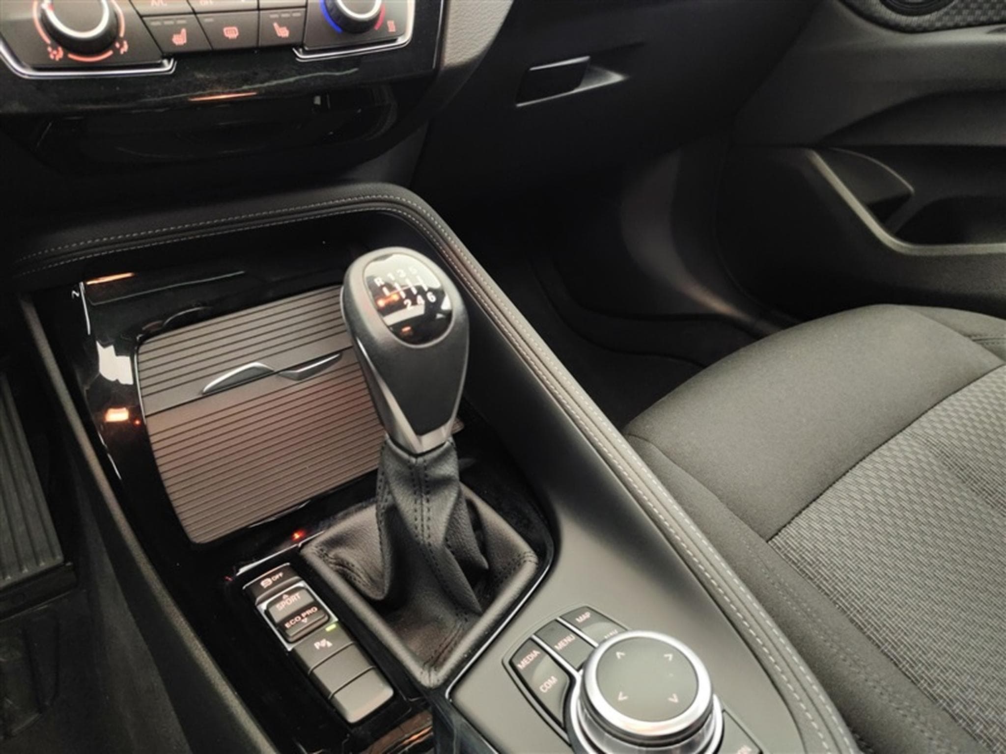 BMW X2 1.5i sDrive18 Business NAVI/FULL LED/TO PANO/JA17/PDC/CAMERA (2022) - Photo 12