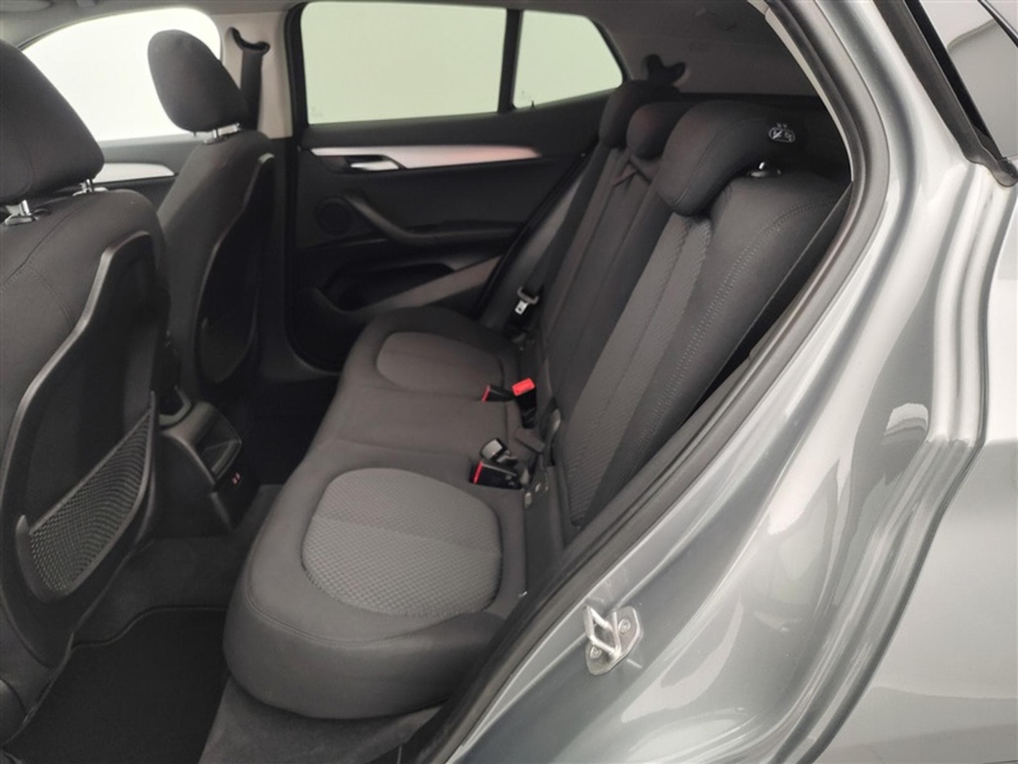 BMW X2 1.5i sDrive18 Business NAVI/FULL LED/TO PANO/JA17/PDC/CAMERA (2022) - Photo 13