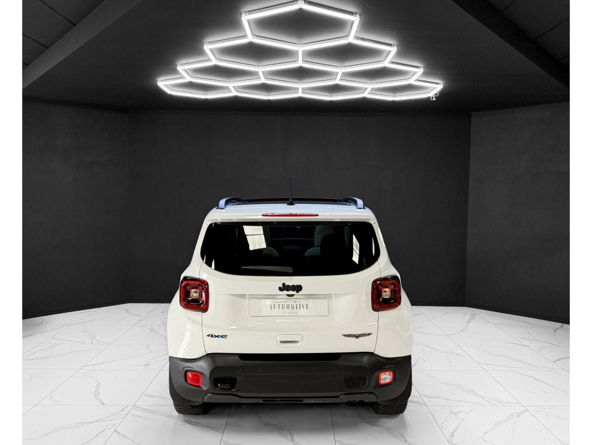 Jeep Renegade Trailhawk Plug-In-Hybrid 4xe (2023) - Photo 4