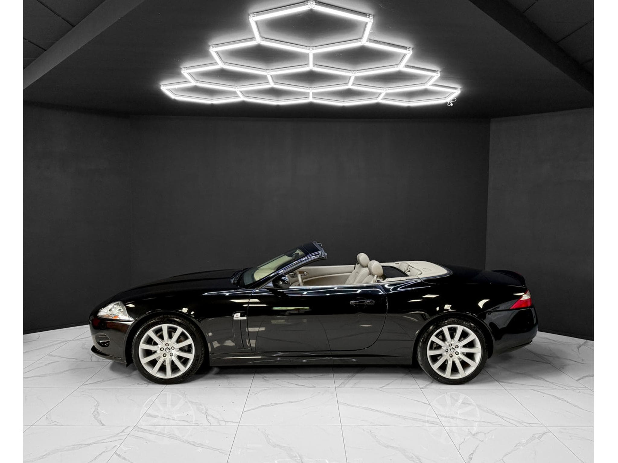Jaguar XK 3.5 V8 Convertible (2009) - Photo 2