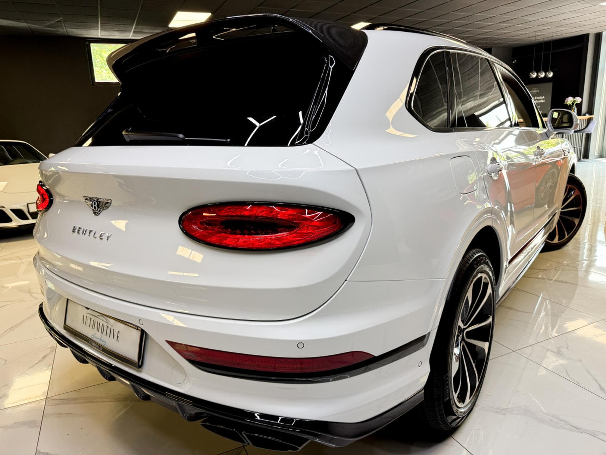 Bentley Bentayga 4.0 V8 S CARBON (2023) - Photo 18