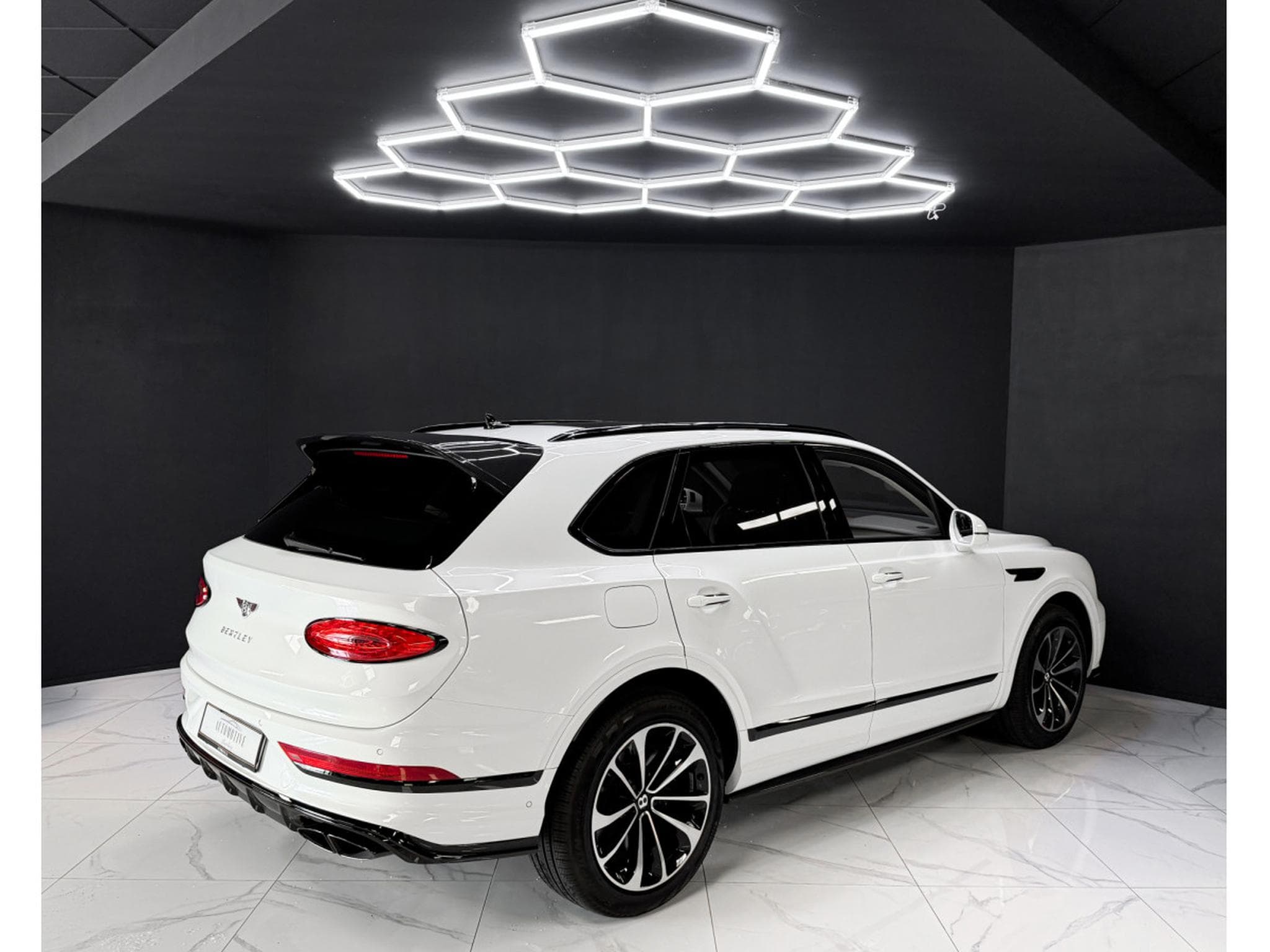 Bentley Bentayga 4.0 V8 S CARBON (2023) - Photo 5
