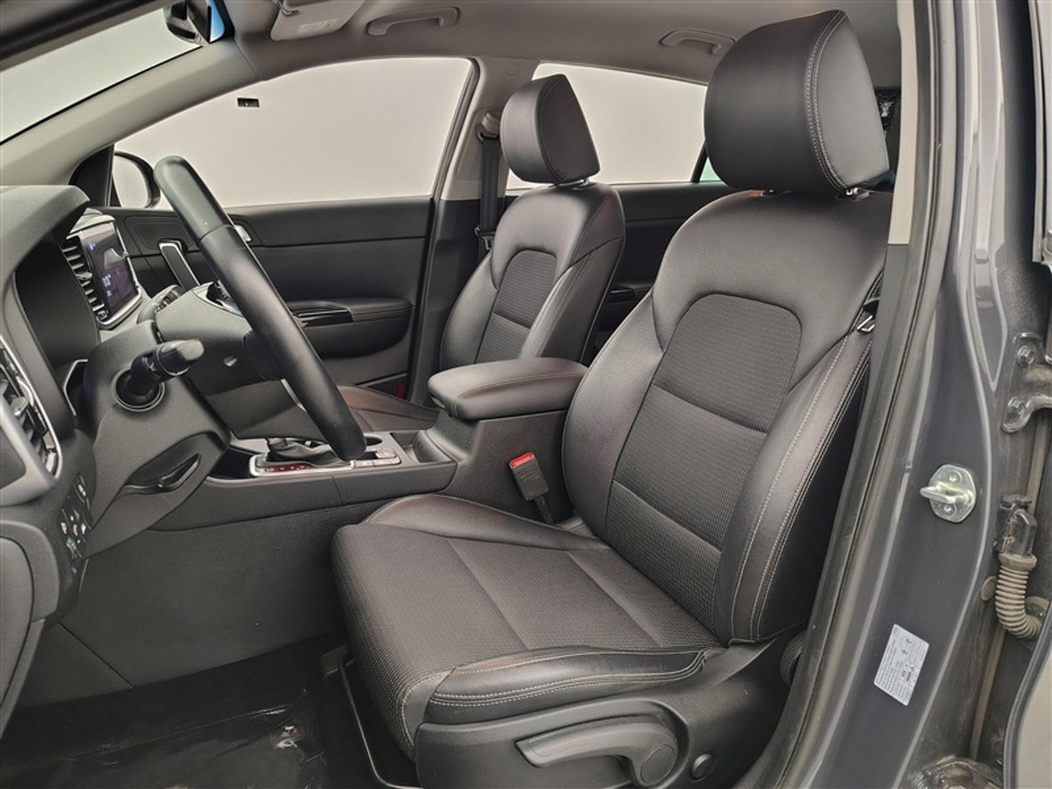 Kia Sportage 1.6 CRDi 136cv DCT Black Edition NAVI / CAMERA / JA 17" (2021) - Photo 7