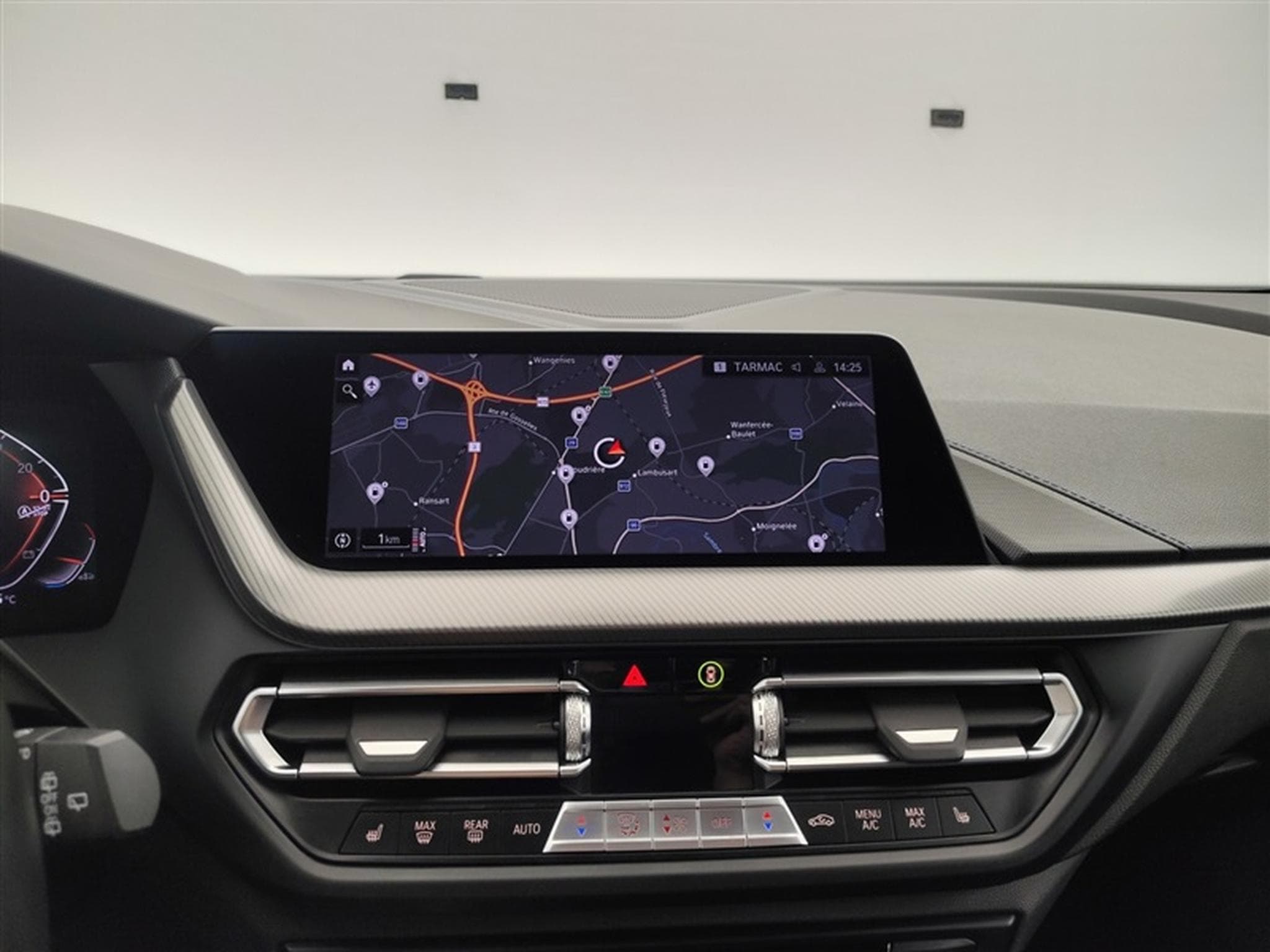 BMW 118 118iA Pack M NAVI / FULL LED / CUIR PARTIEL / CAMERA / JA18 (2023) - Photo 11