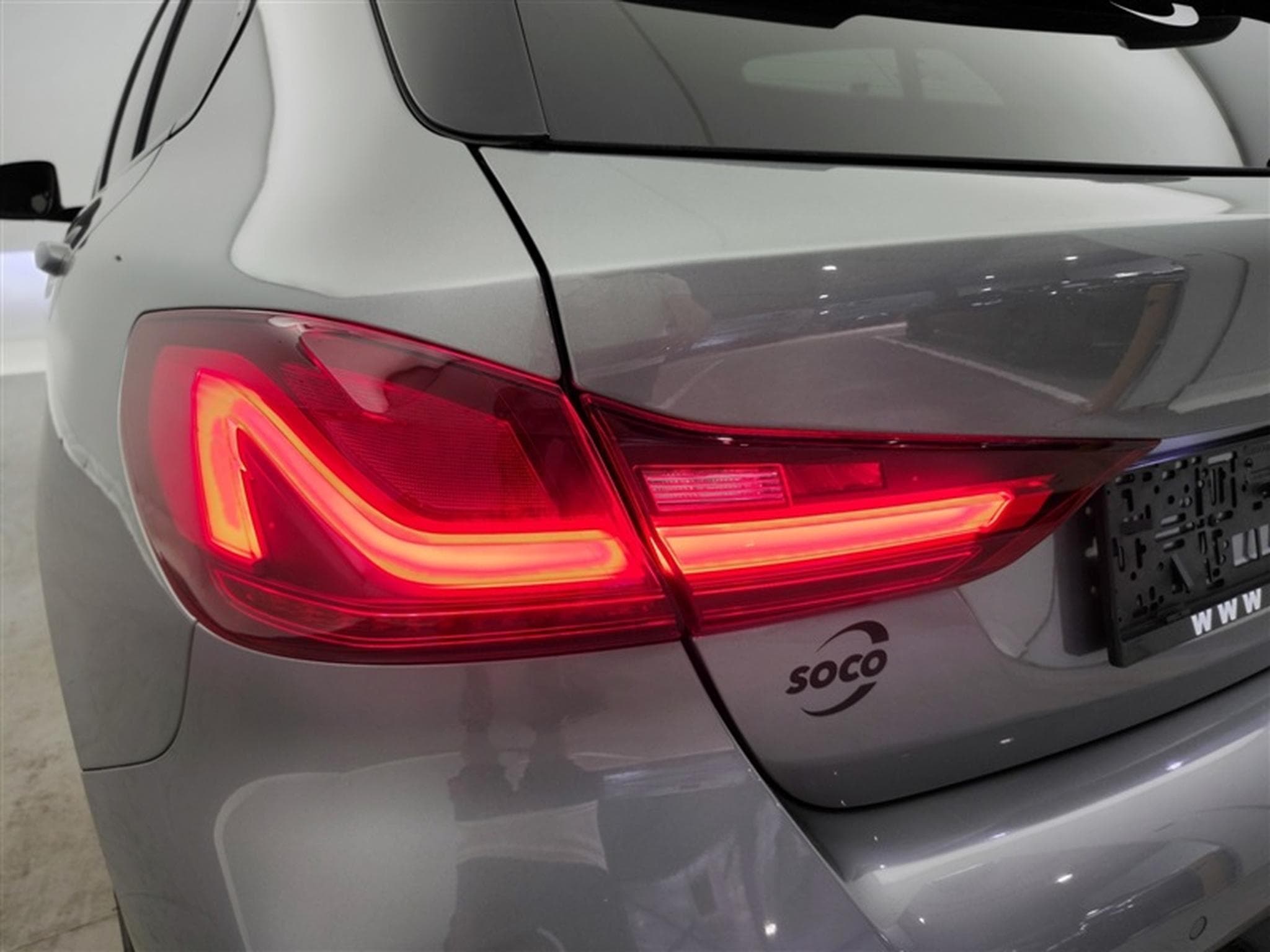 BMW 118 118iA Pack M NAVI / FULL LED / CUIR PARTIEL / CAMERA / JA18 (2023) - Photo 17