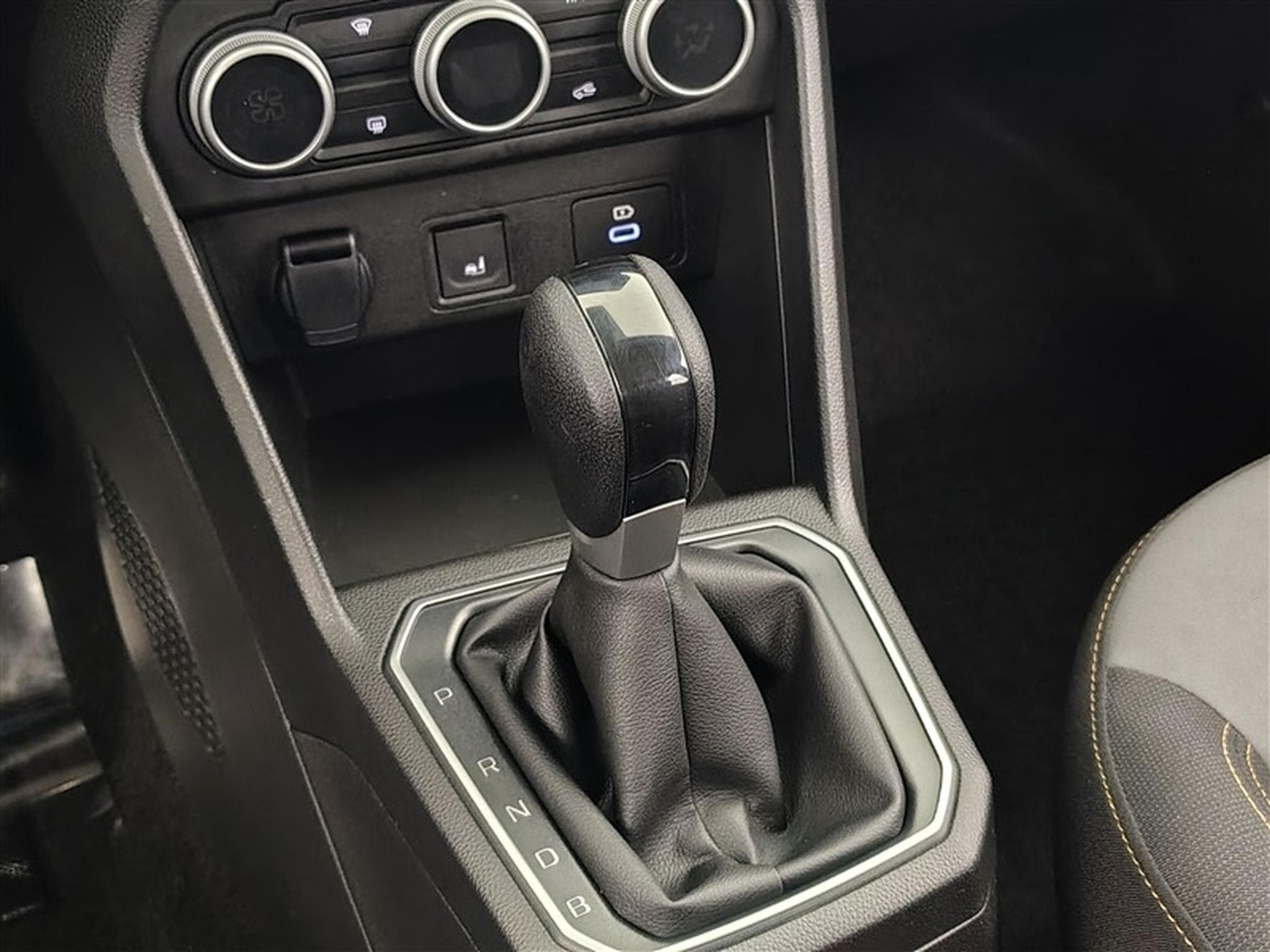 Dacia Jogger Hybrid 1.6 Extreme 7PL / NAVI / CARPLAY / CAMERA (2025) - Photo 12