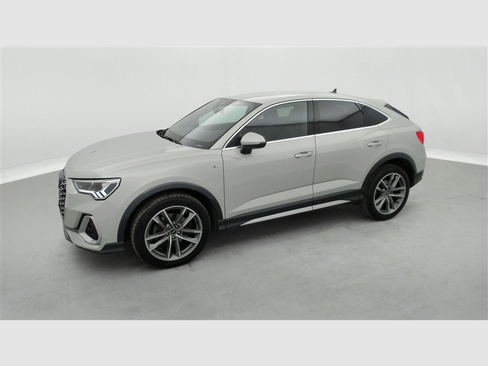 Audi Q3 Sportback 35 TFSI S line (2023) - Photo 21