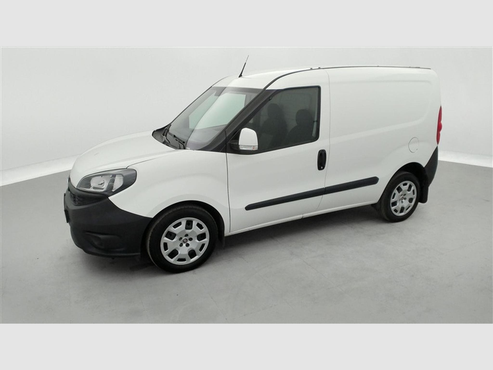 Fiat Doblo 1.6 MJET Cargo CLIM / CARPLAY (2023) - Photo 20