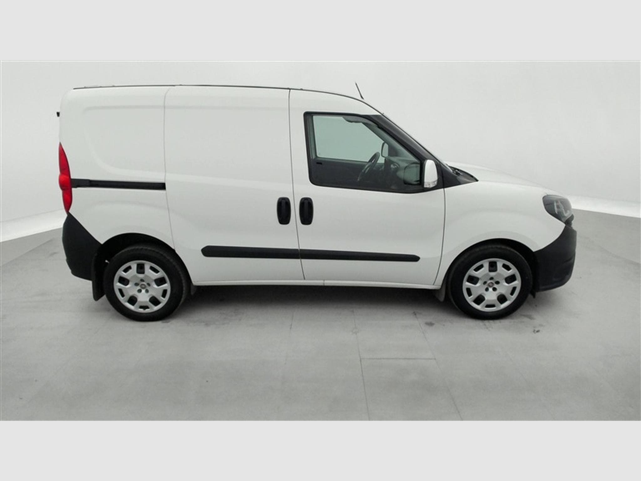 Fiat Doblo 1.6 MJET Cargo CLIM / CARPLAY (2023) - Photo 23