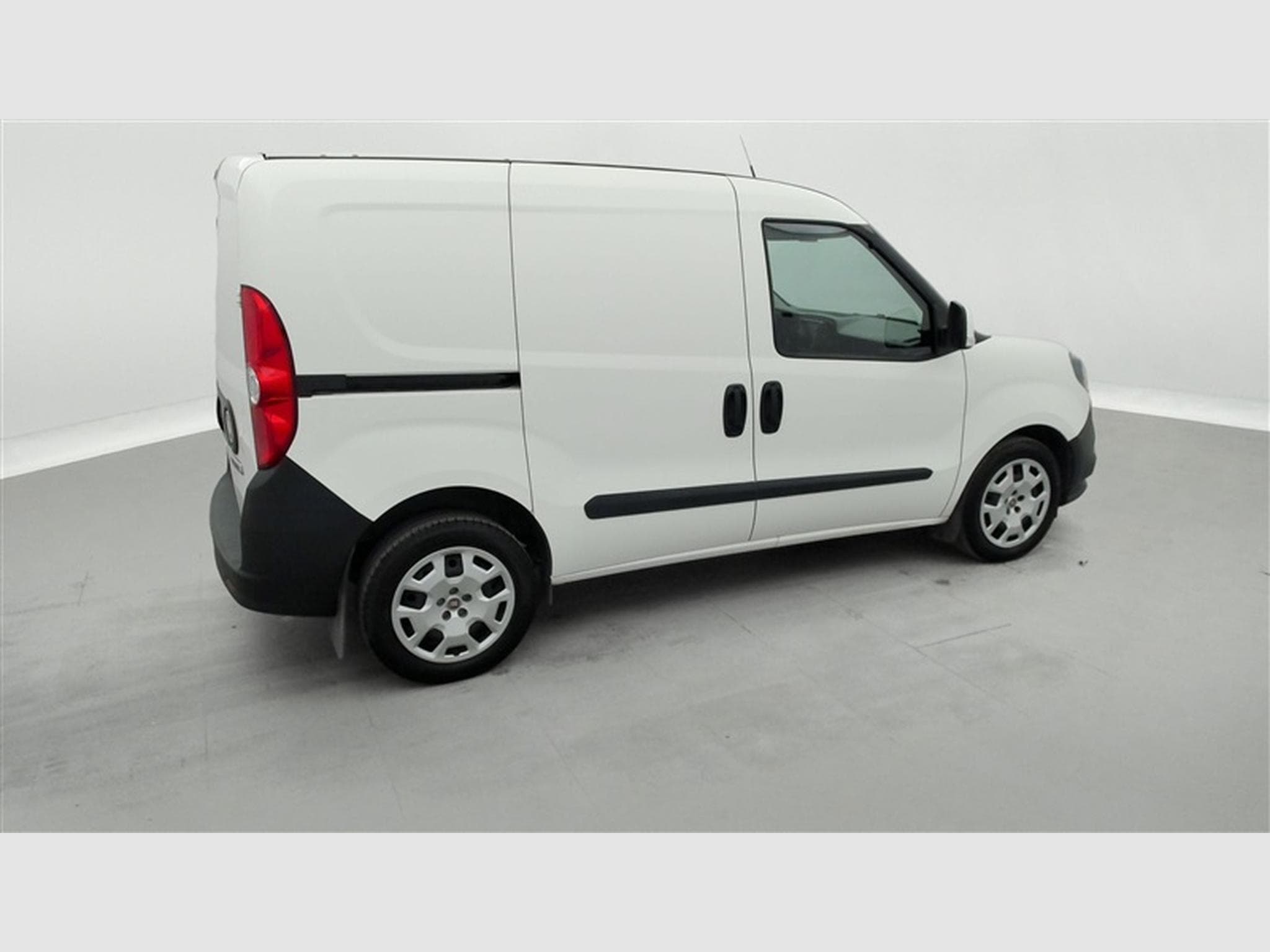 Fiat Doblo 1.6 MJET Cargo CLIM / CARPLAY (2023) - Photo 24