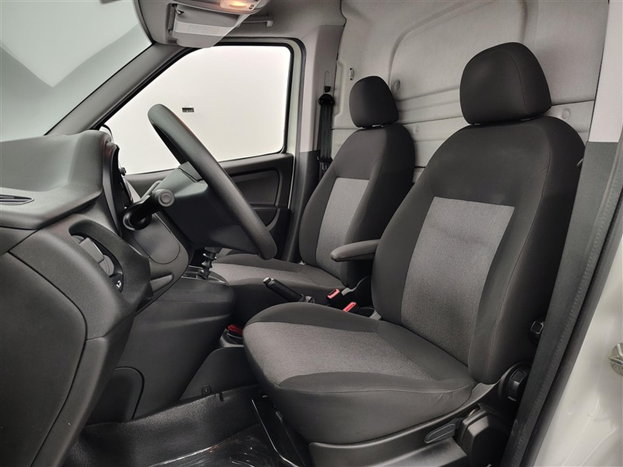 Fiat Doblo 1.6 MJET Cargo CLIM / CARPLAY (2023) - Photo 7