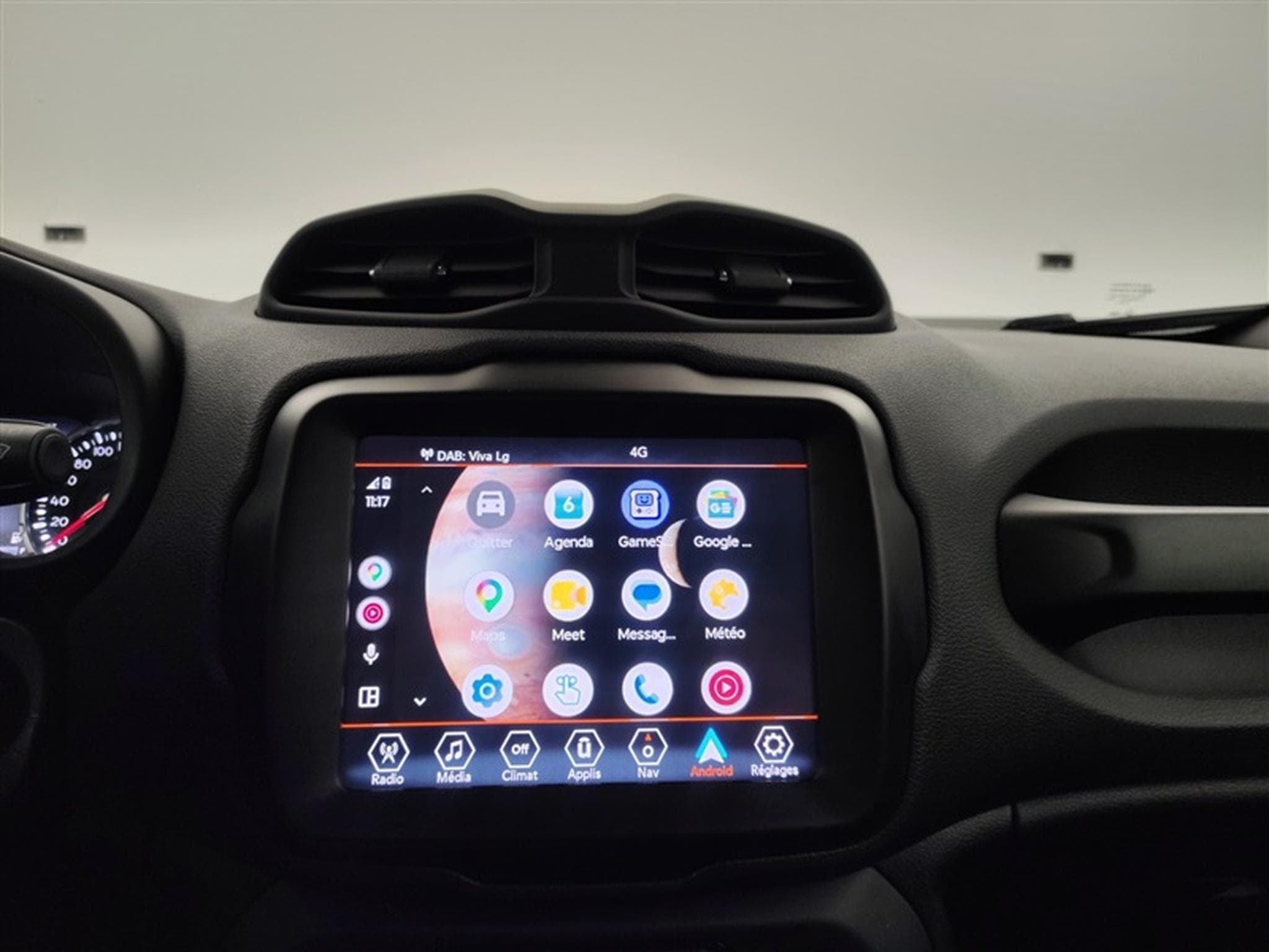 Jeep Renegade 1.5 T4 MHEV Altitude DCT (EU6.4) (2023) - Photo 12